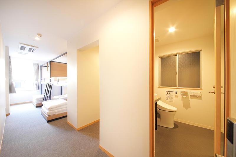 Quadruple Room with Private Bathroom photo 2