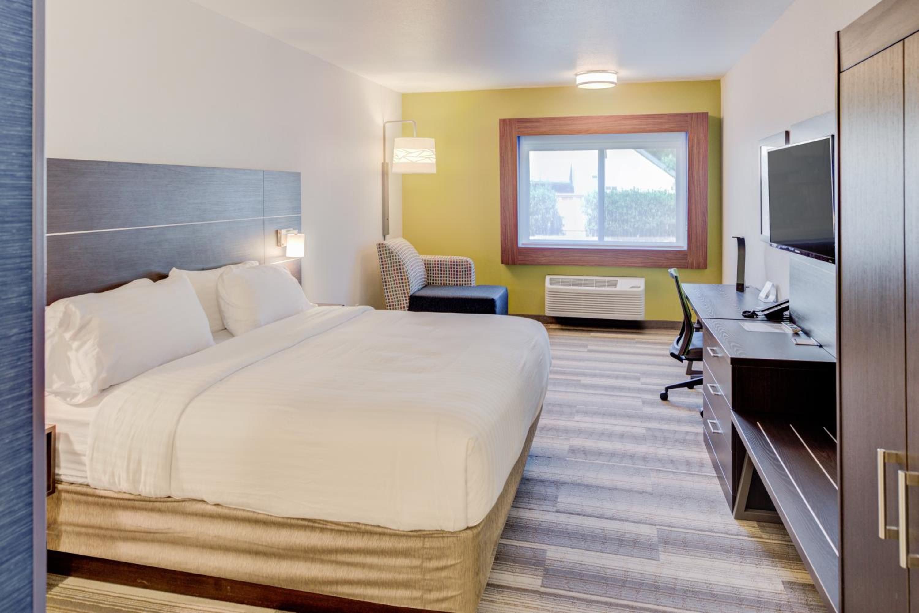 Standard King Room - Photo 2