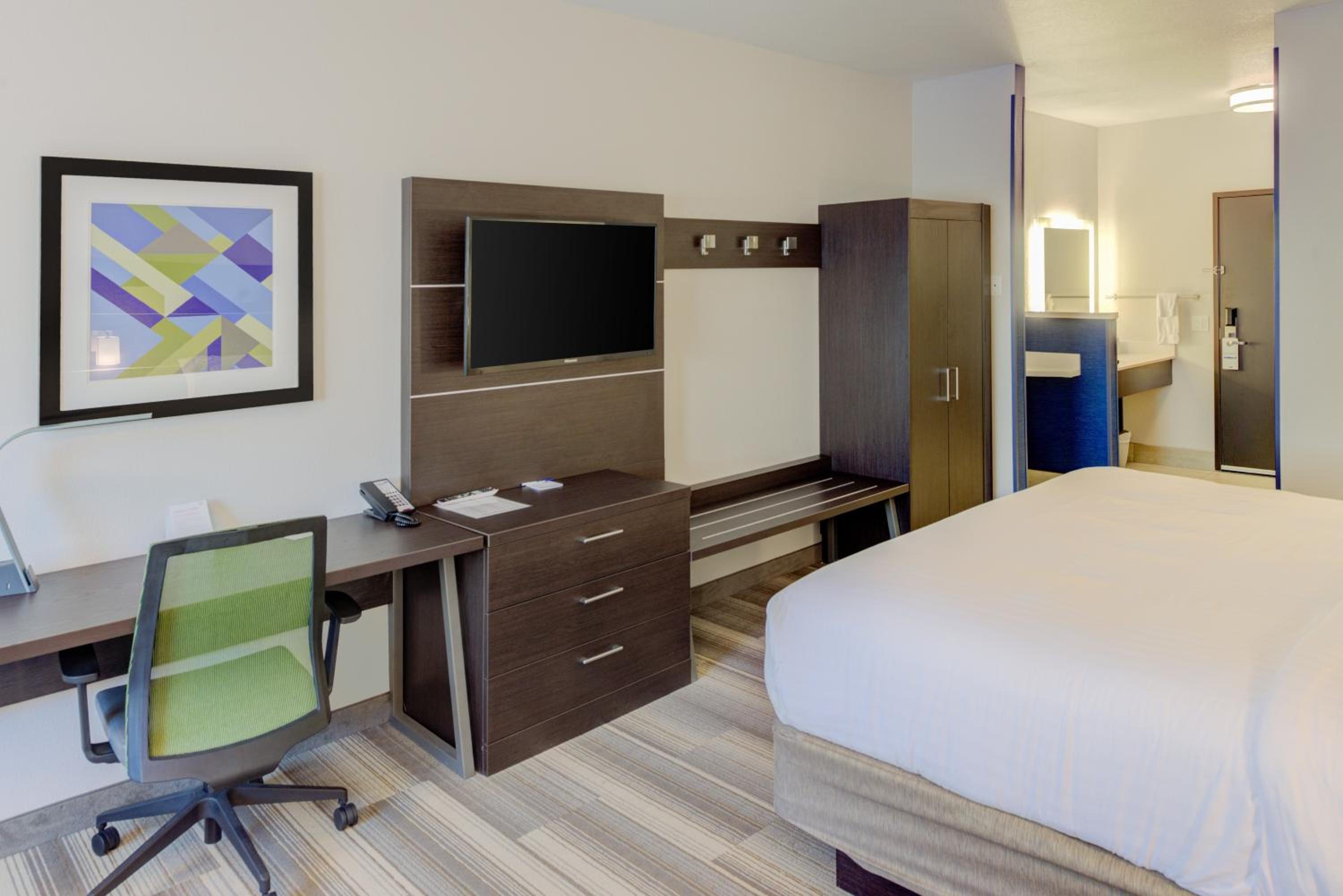 Standard King Room - Photo 4