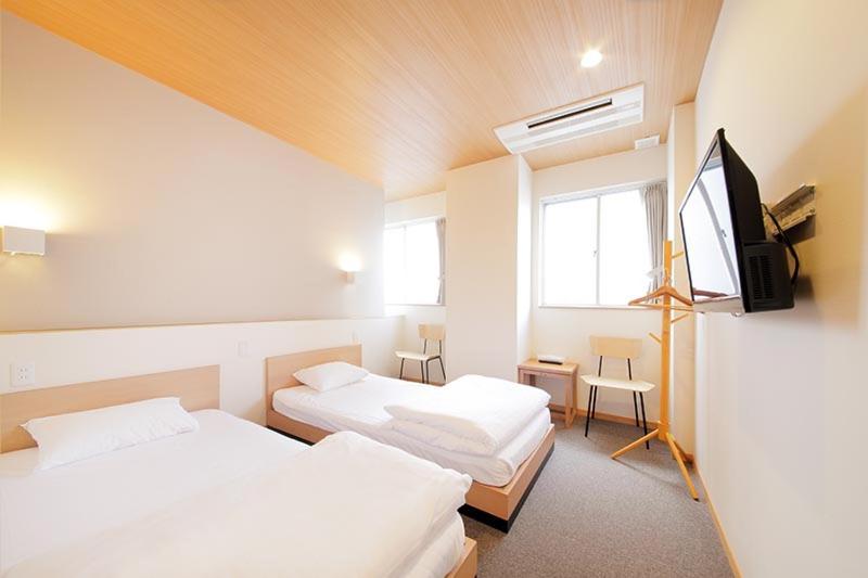 Twin Room with Private Bathroom photo 1