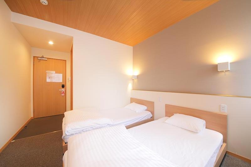 Twin Room with Private Bathroom photo 2