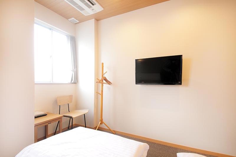 Twin Room with Private Bathroom photo 3