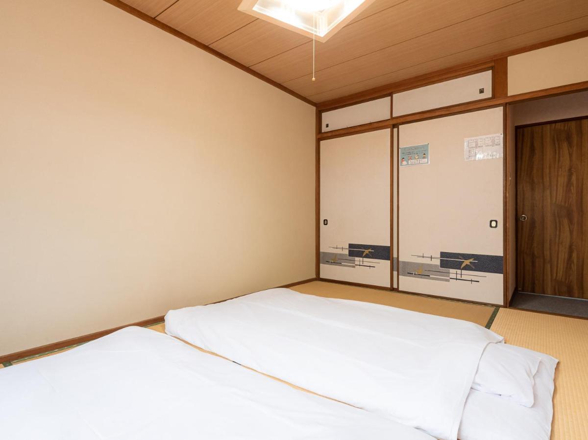 Twin Room with Shared Bathroom photo 1