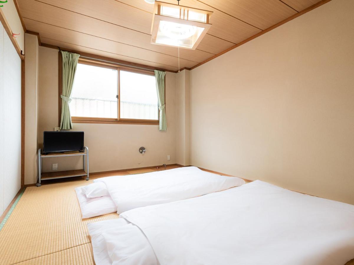 Twin Room with Shared Bathroom photo 3