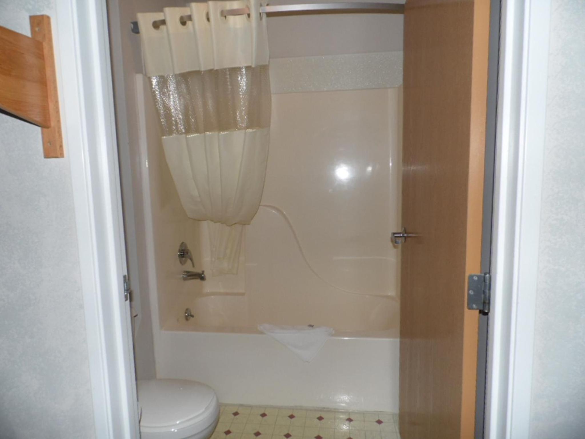 Business Queen Suite - Non-Smoking - Photo 6