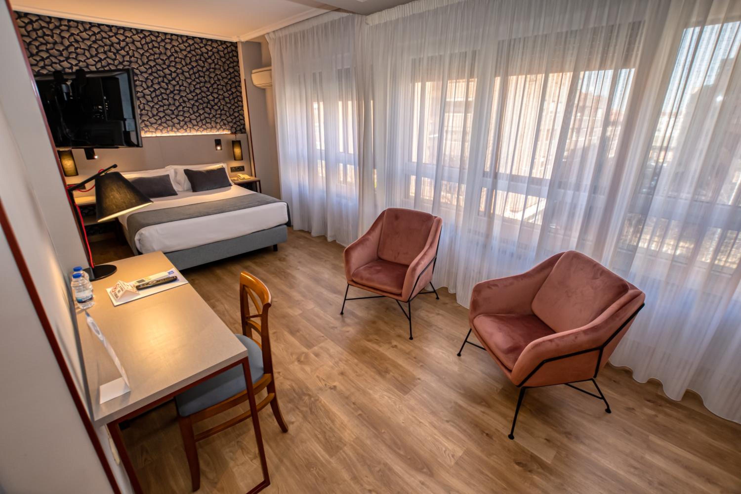Double or Twin Room - Photo 10