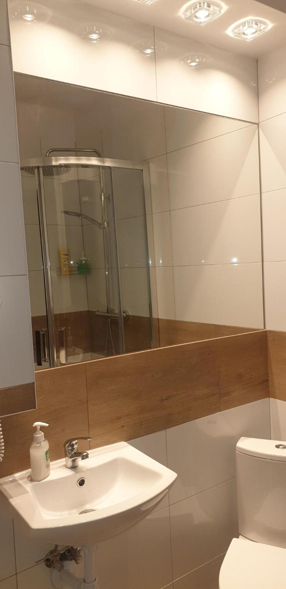 Twin Room with Private Bathroom - Photo 23