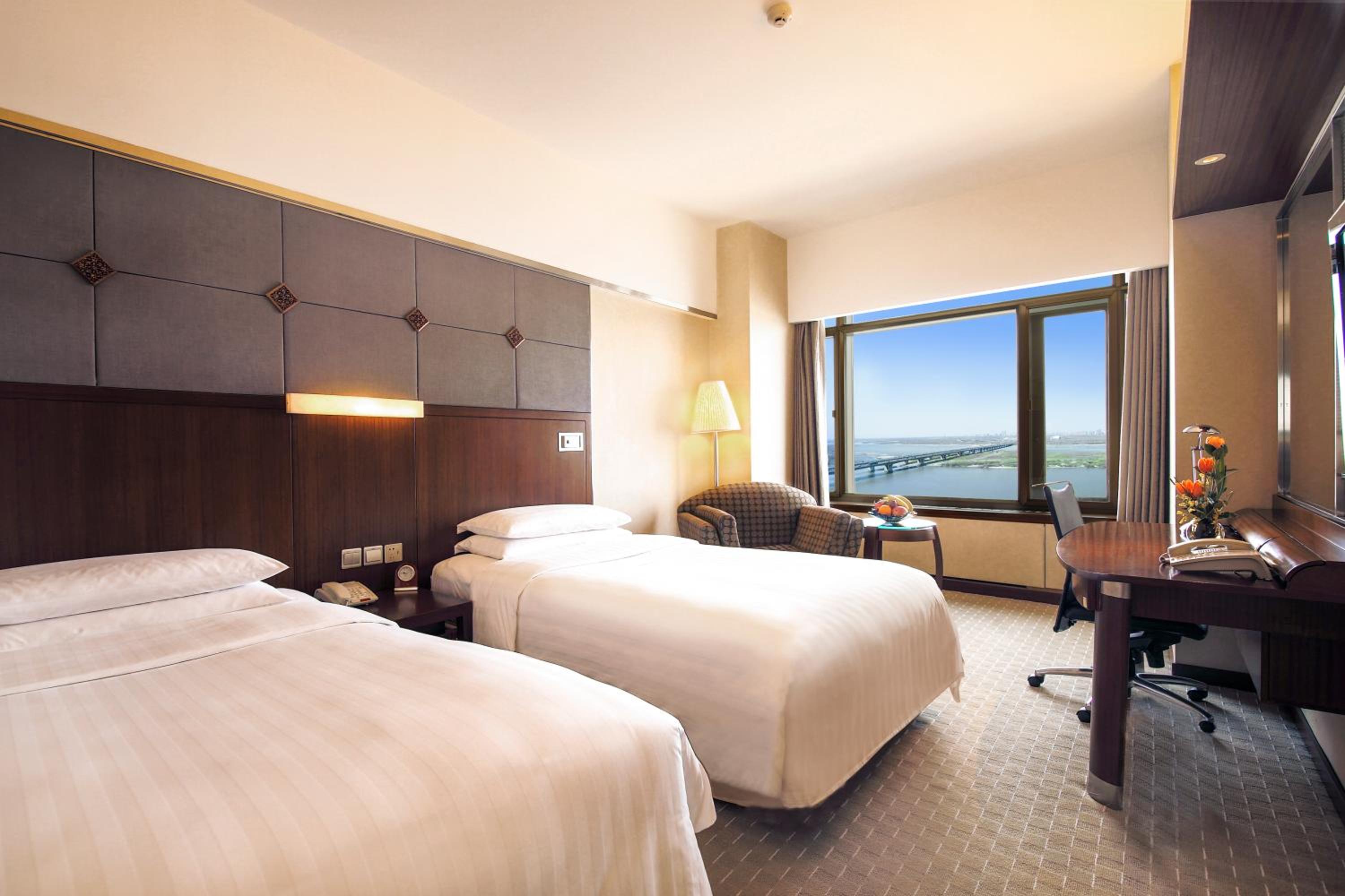 Horizon Club Twin Room with River View - Photo 4
