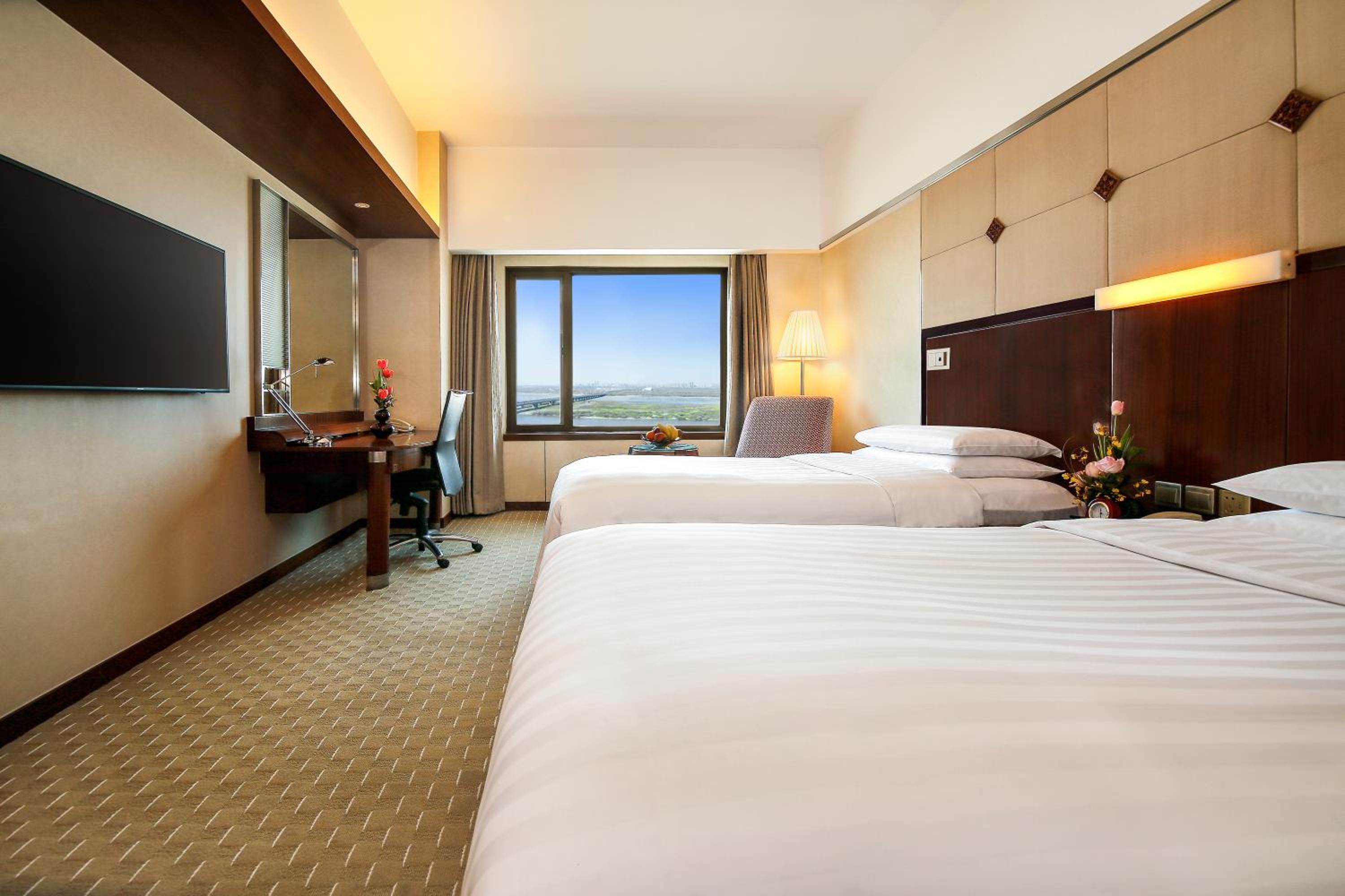 Horizon Club Twin Room with River View - Photo 1