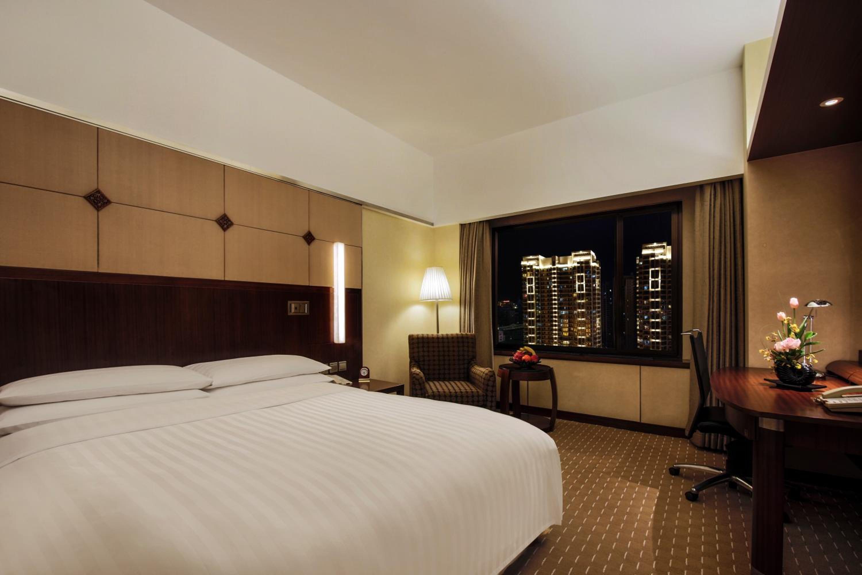 Superior King Room - Photo 3