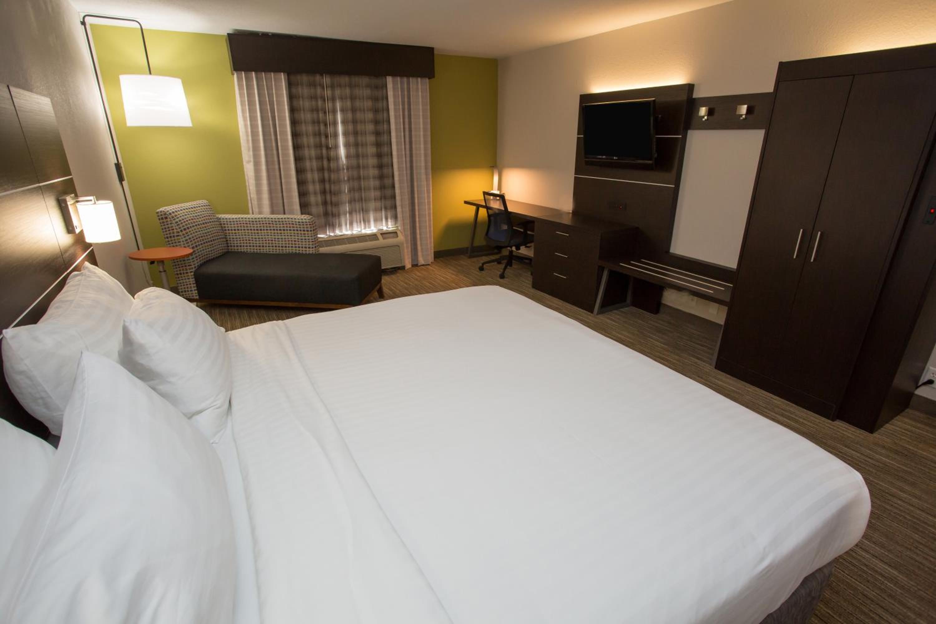 Standard King Room - Communications Accessible - Photo 3