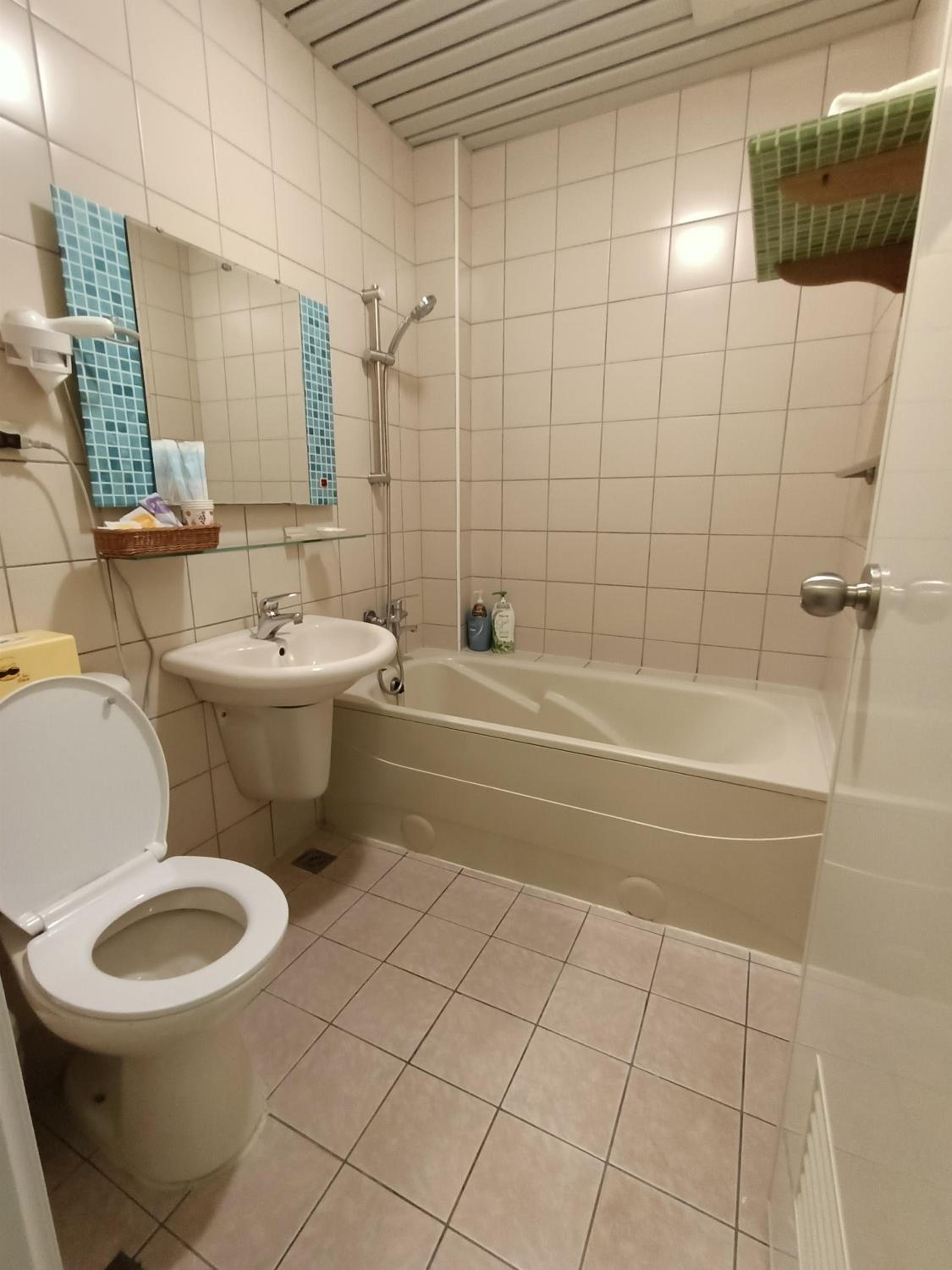 Queen Room photo 2