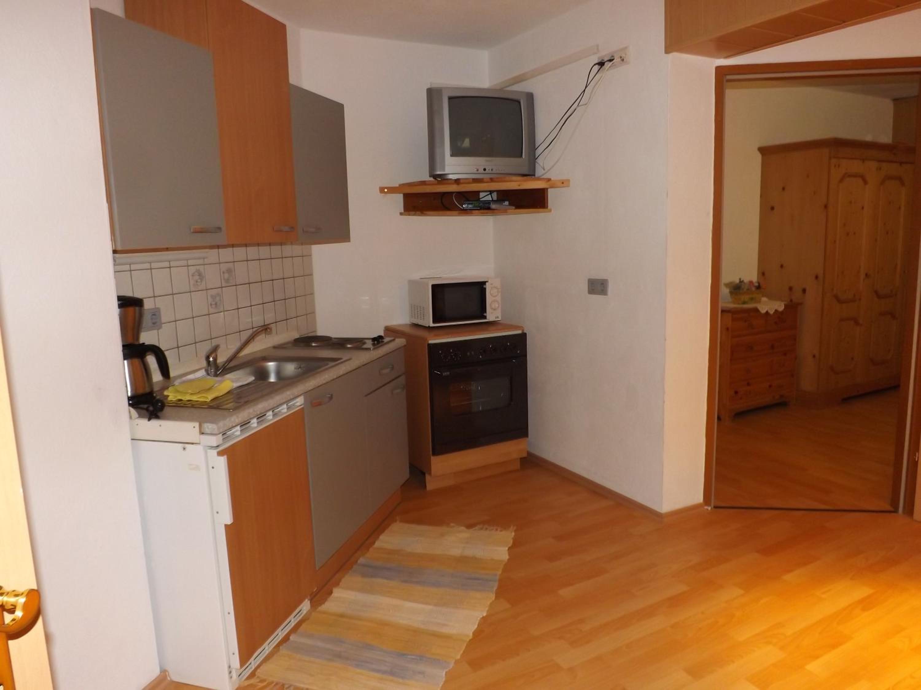 One-Bedroom Apartment - Basement photo 3