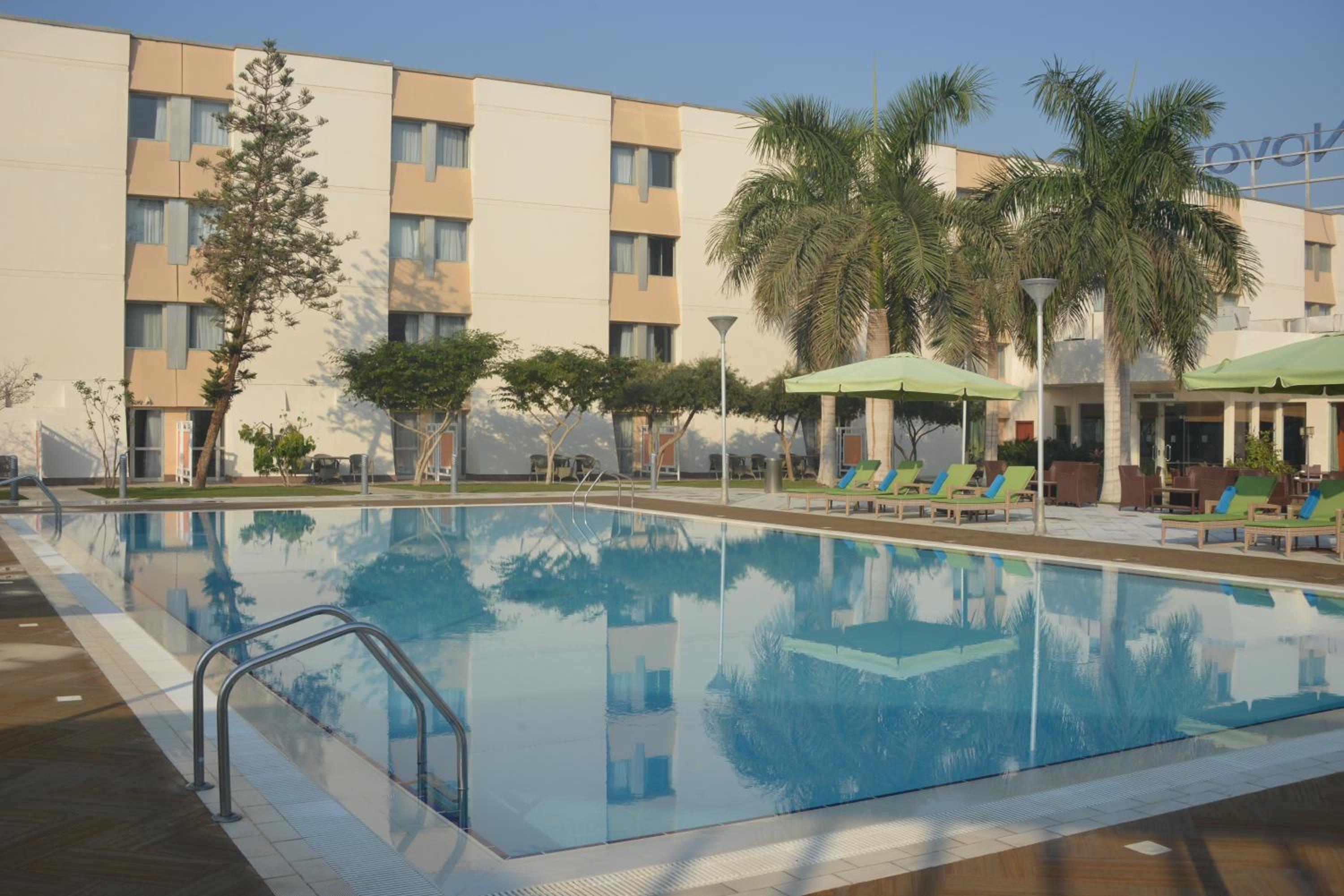 Superior Double Room - Pool Side thumbnail 6