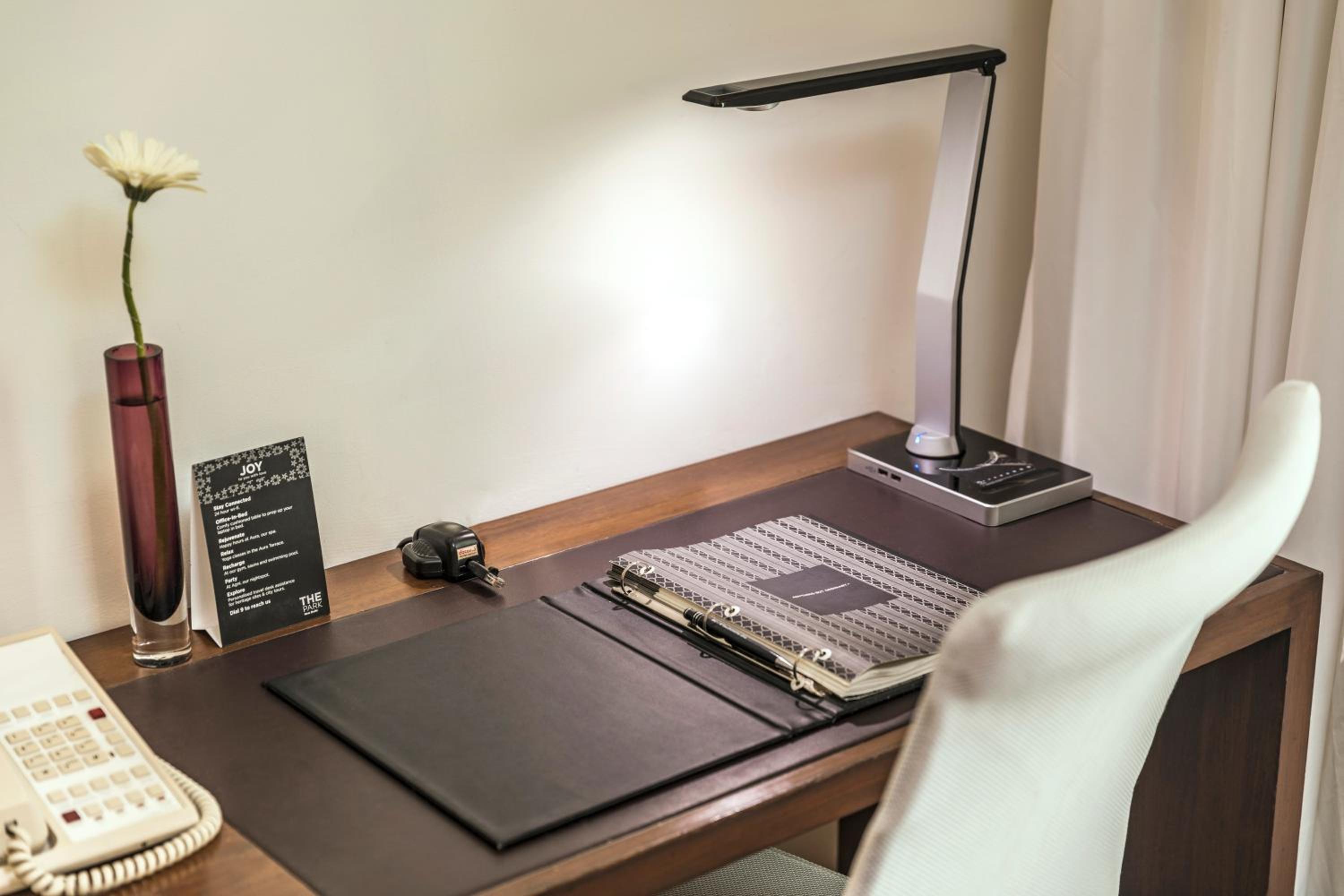 Luxury Room (15% off on session of Spa and 15% off on Salon services ) - Photo 3