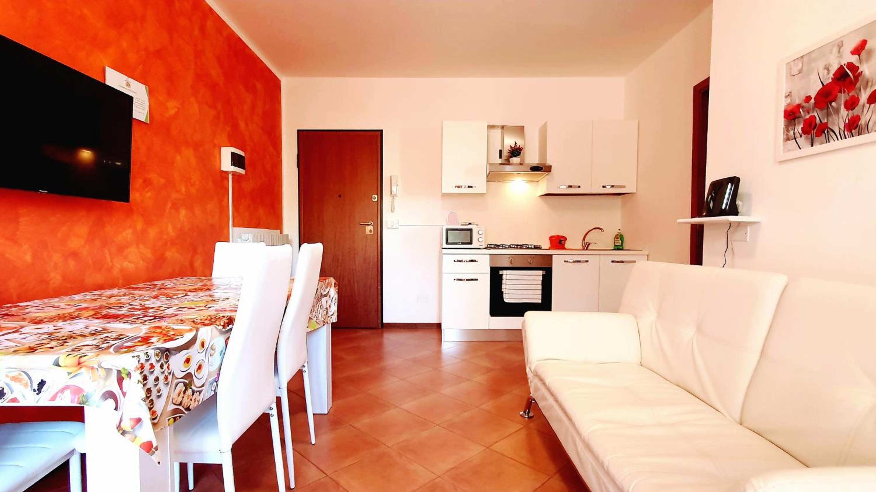 One-Bedroom Apartment photo 1