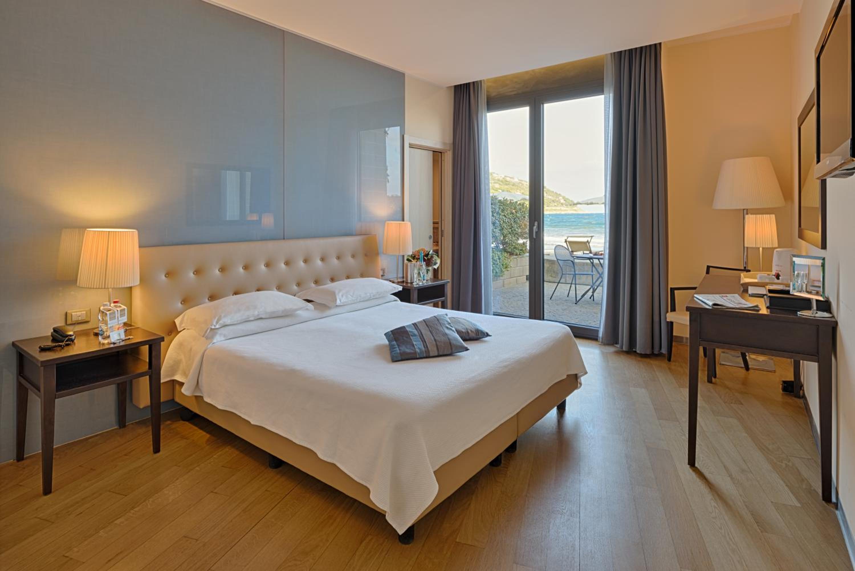 Deluxe Double Room with Sea View - Photo 1