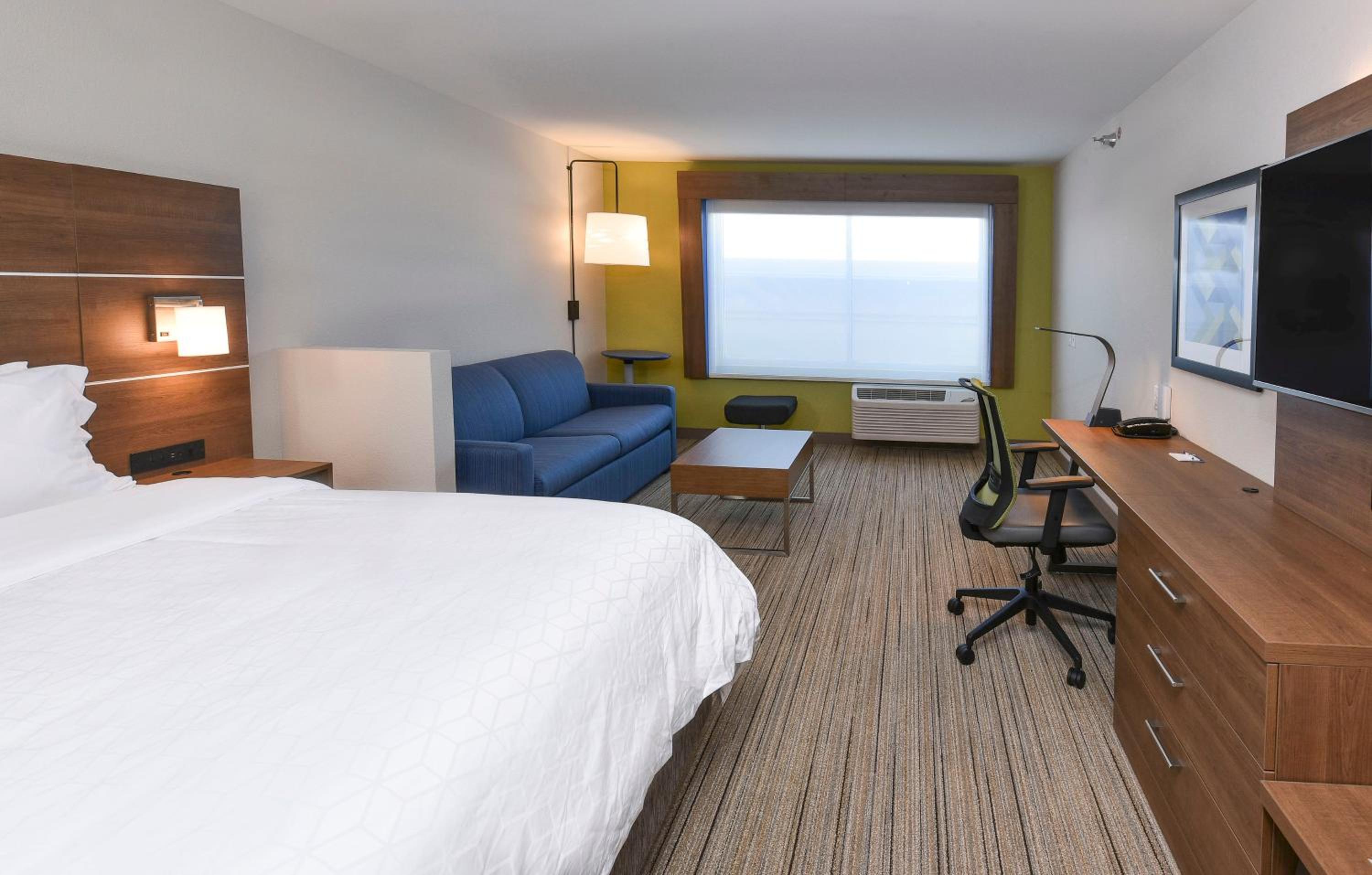 King Suite with Sofa Bed - Photo 4