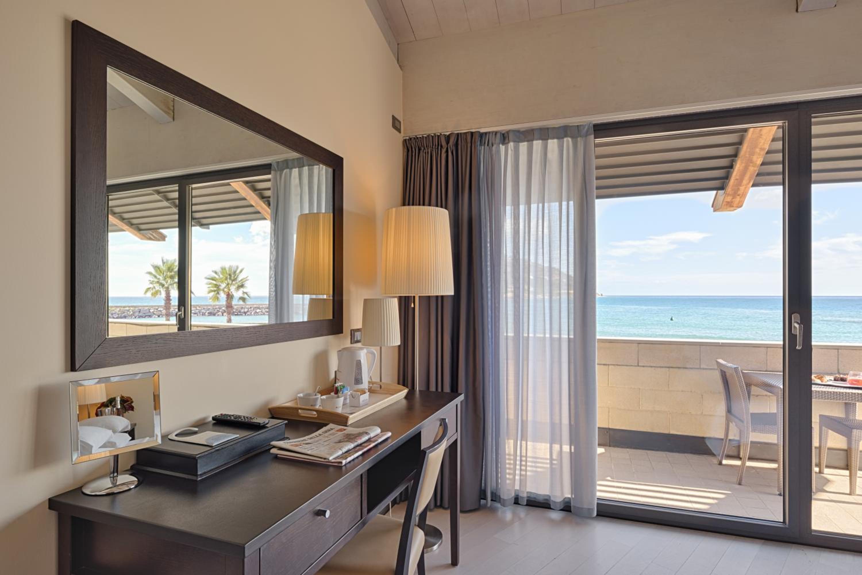 Corner  Deluxe Double Room with Canopy with Sea View