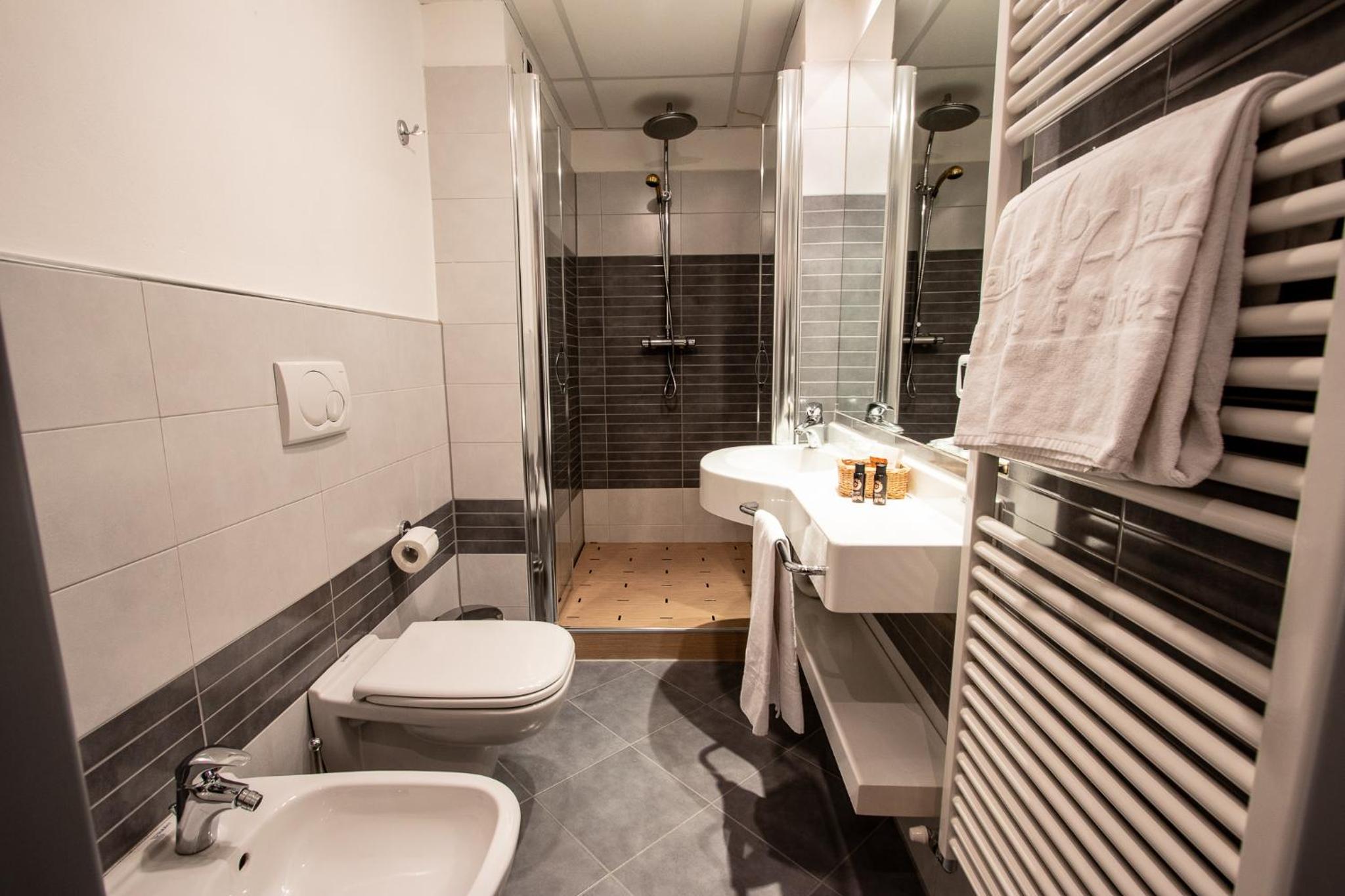 Double Room - Photo 6