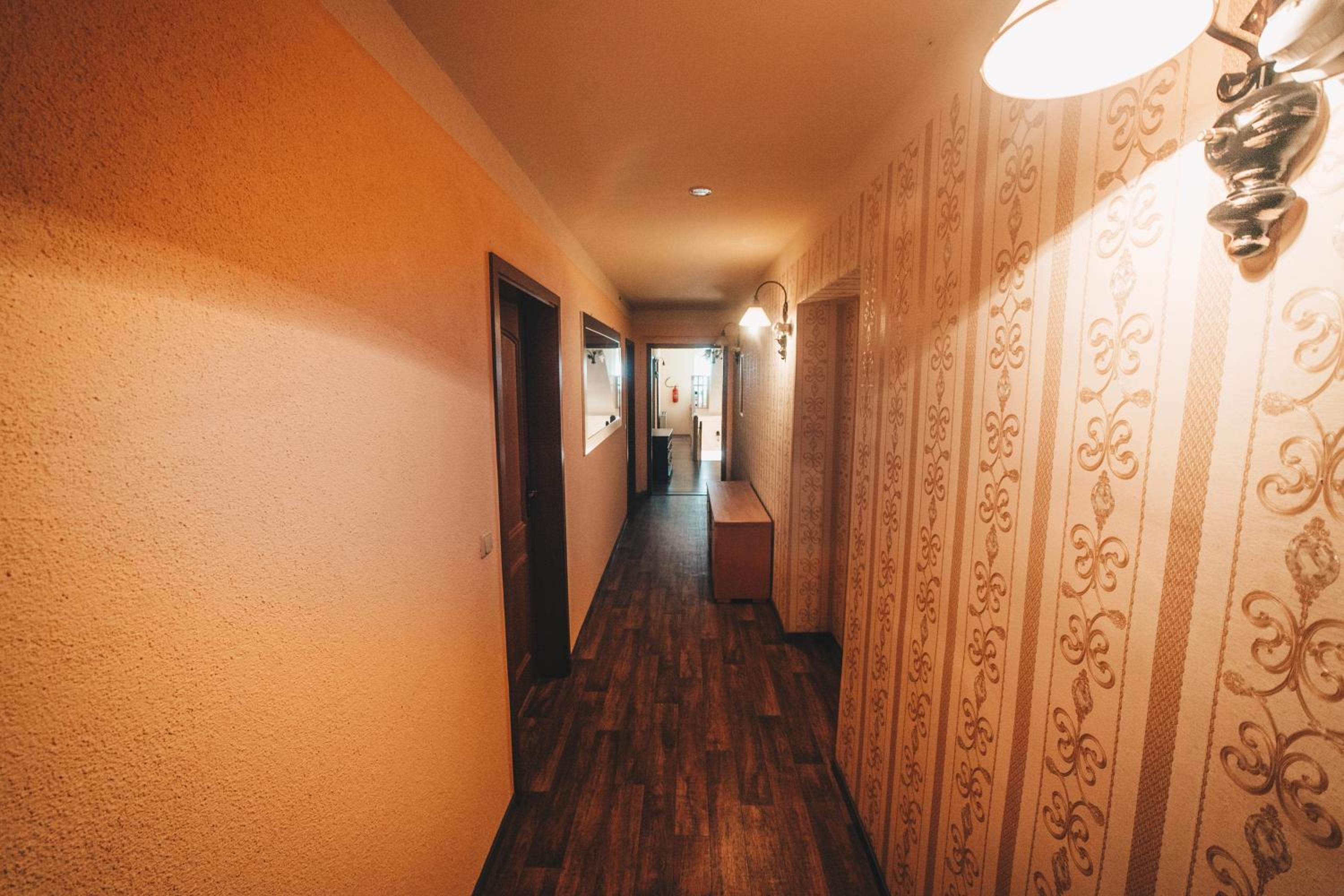 Double Room with Private Bathroom - Photo 7