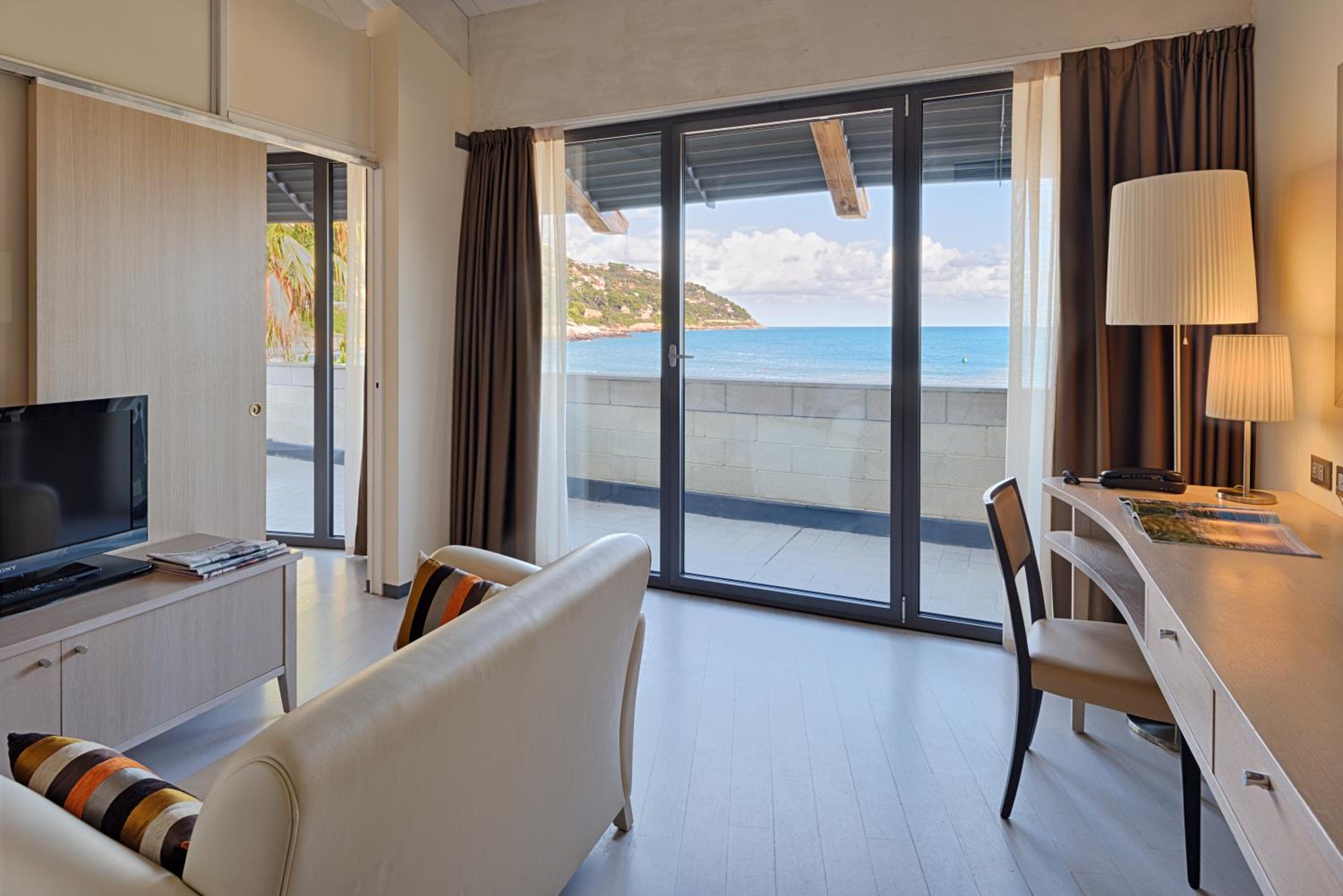 Suite with Sea View - Photo 2