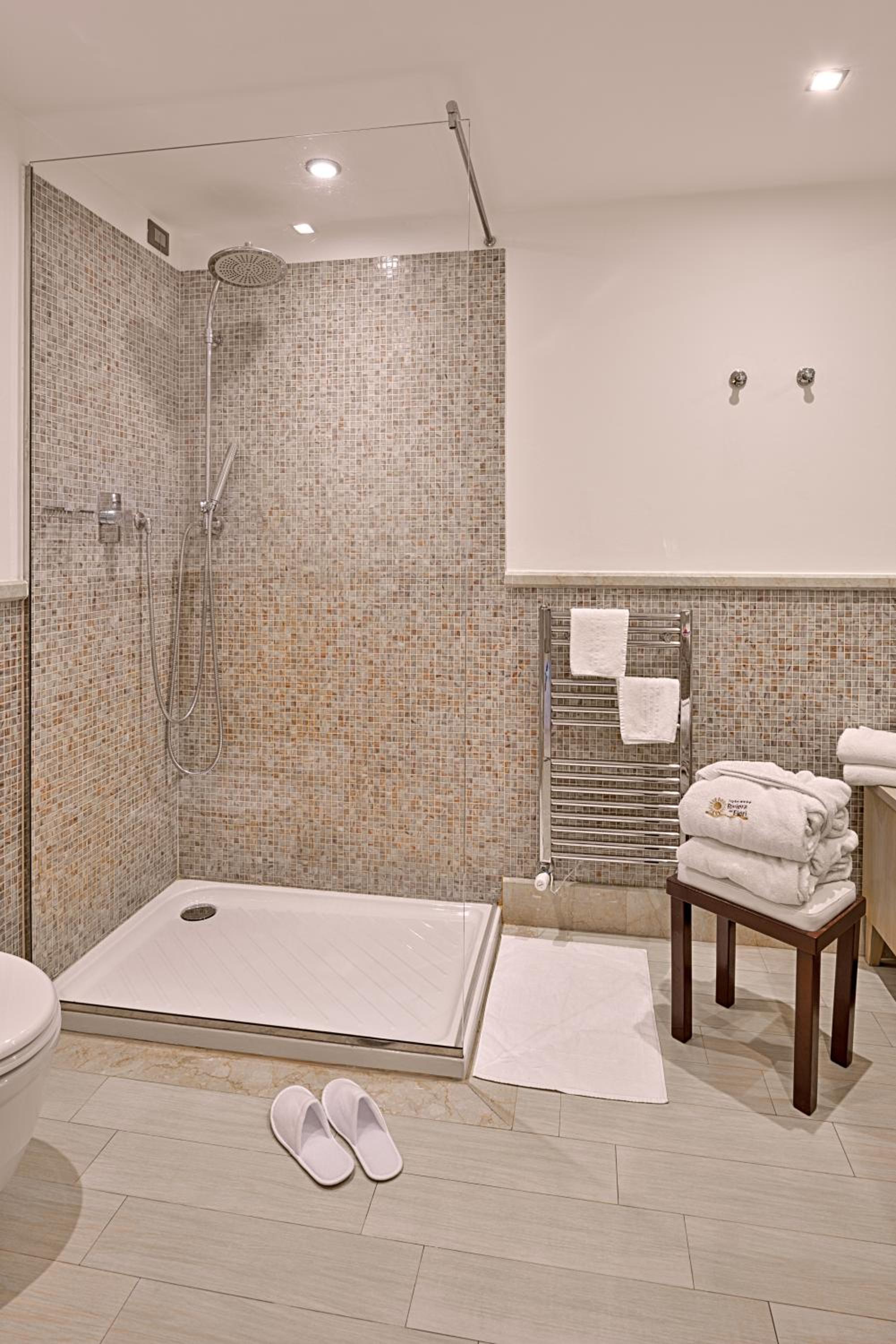 Corner Deluxe Double Room with Private Garden with Sea View - Photo 2