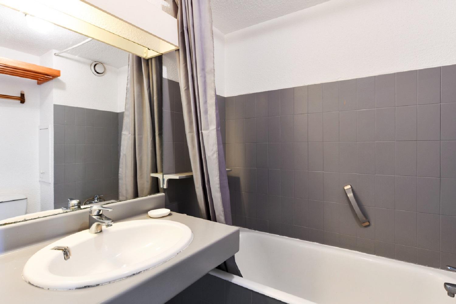 Comfort one-bedroom Apartment (6 people) - split level photo 3