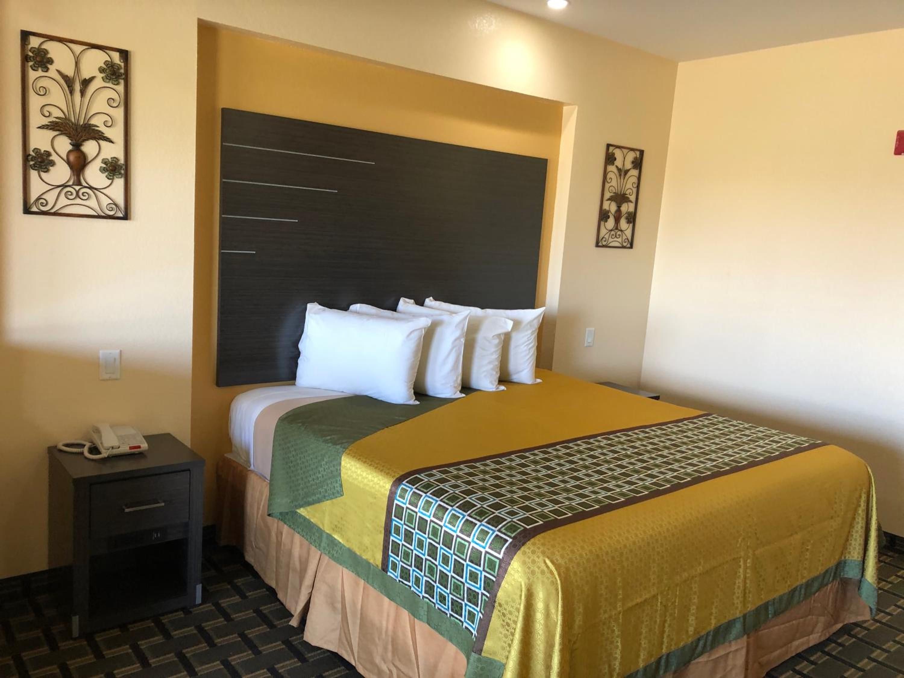 Standard King Room photo 2