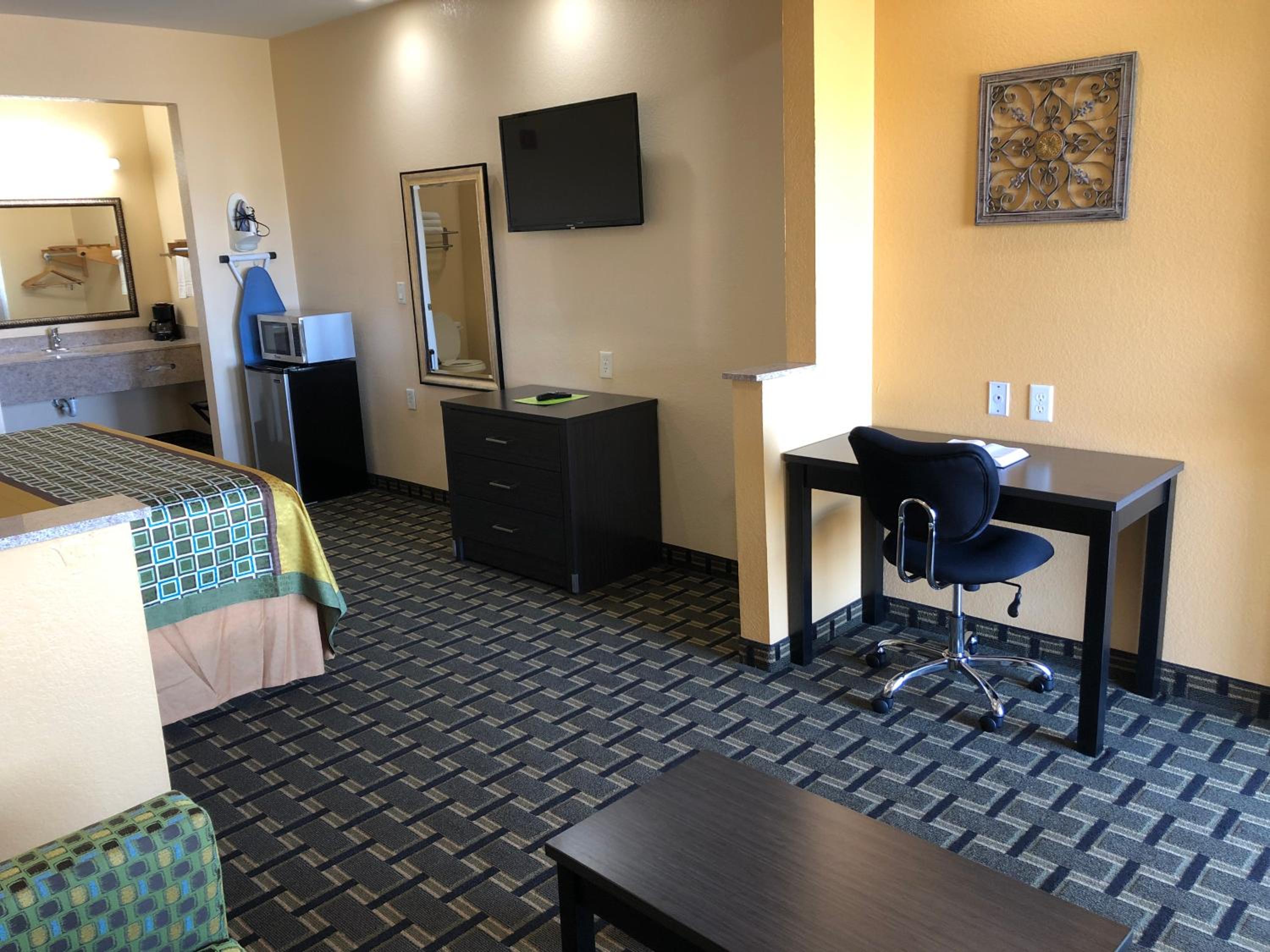 Standard King Room photo 1