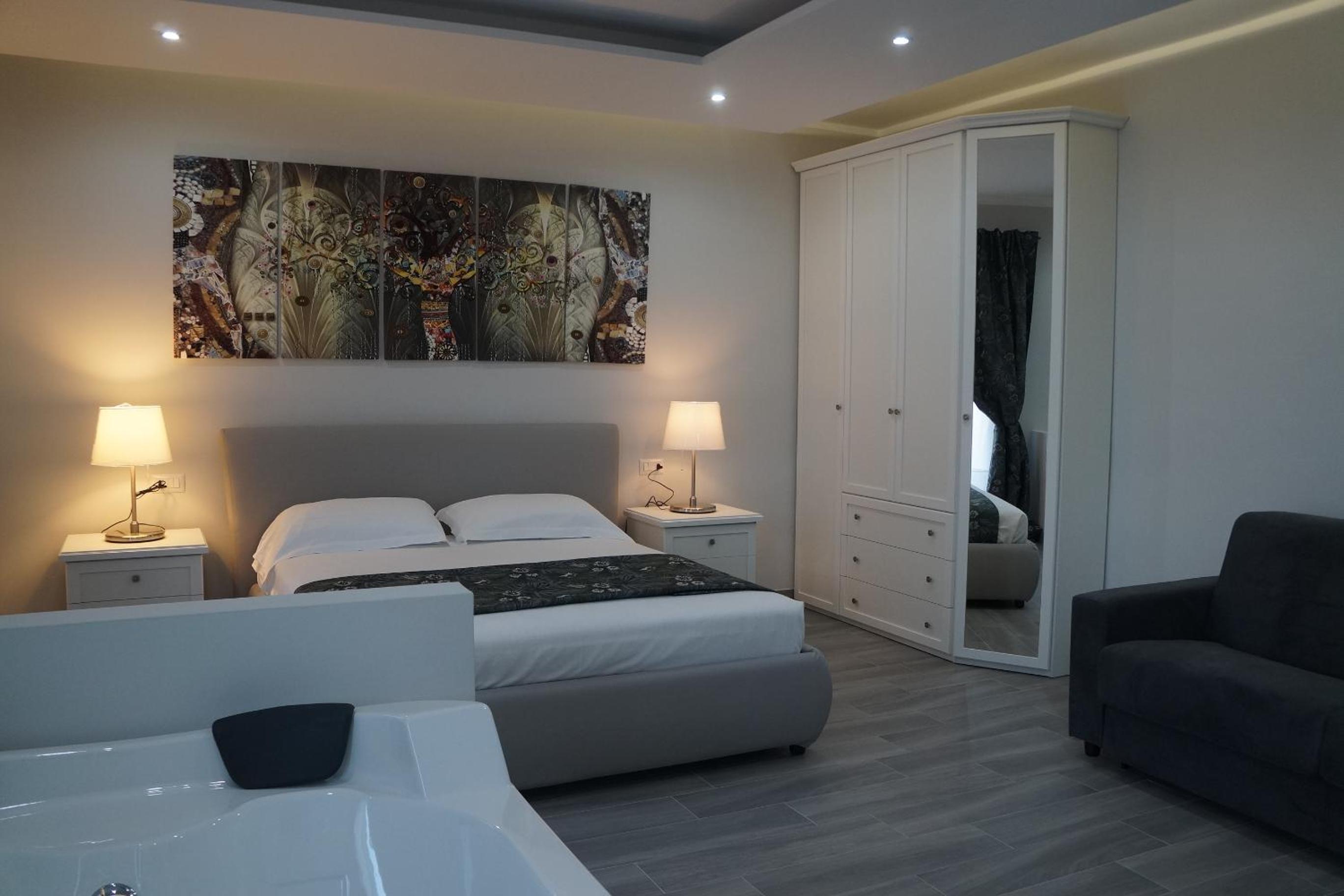 Deluxe Junior Suite - Photo 7