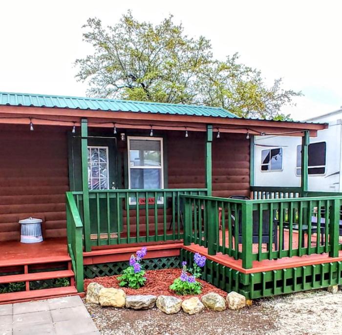 Half Duplex Themed Cabins photo 2