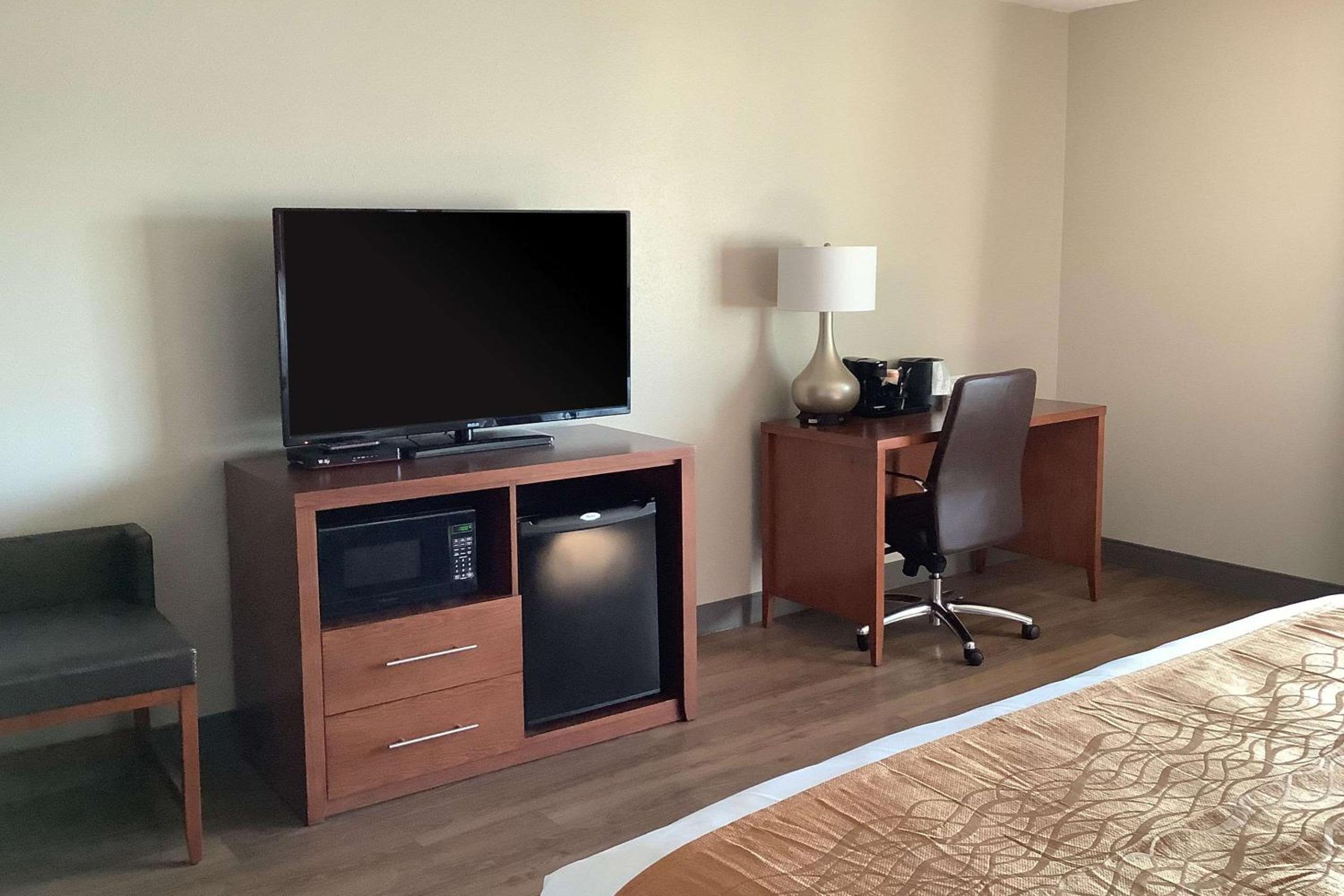 One Bedroom King Suite with Sofa Bed - Non-Smoking photo 3