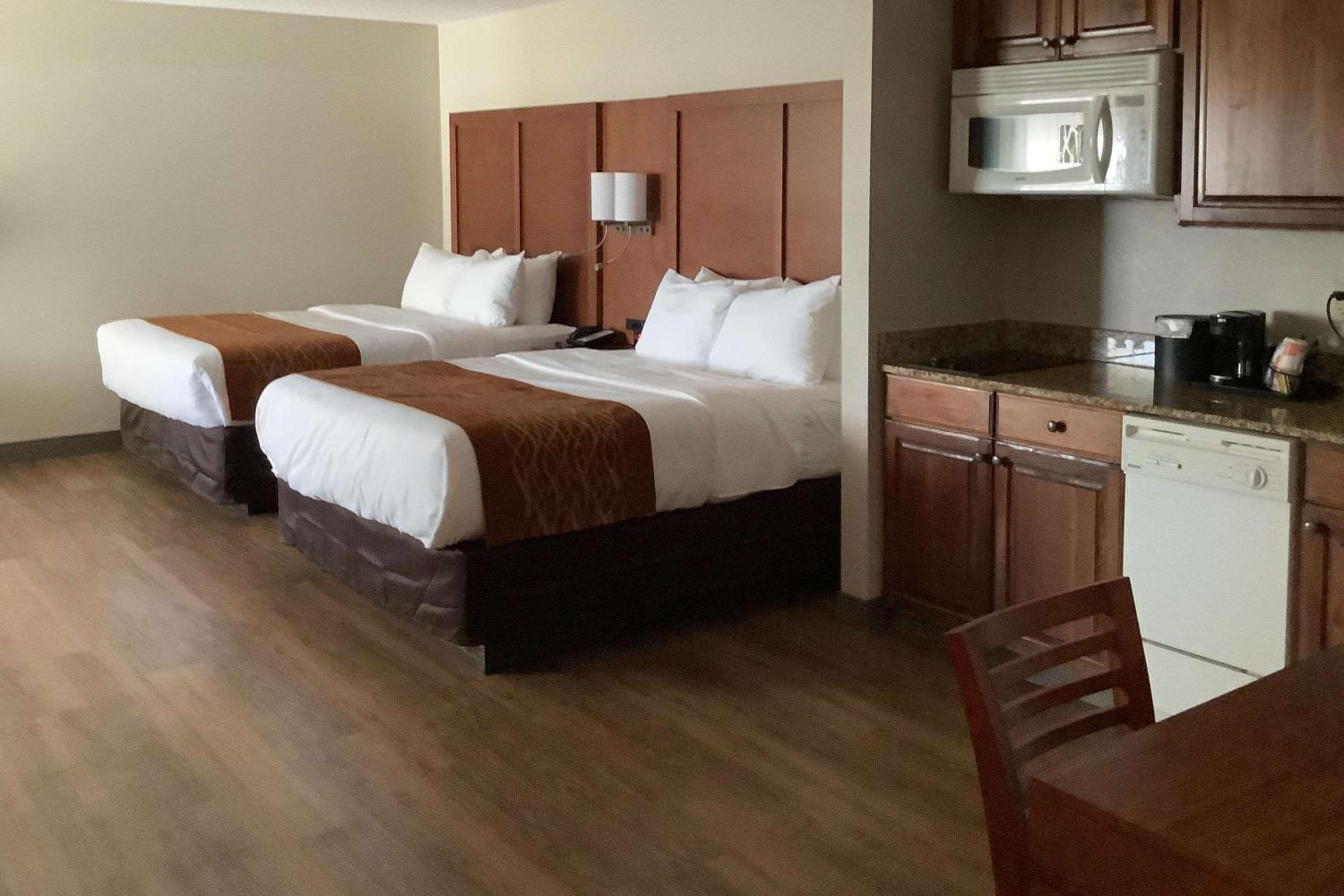 Efficiency Queen Suite with Two Queen Beds - Non-Smoking photo 1