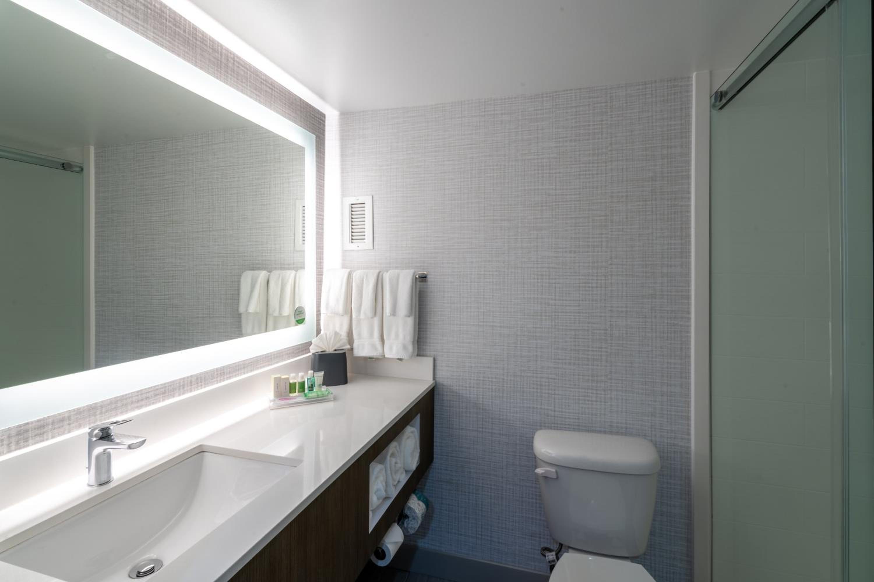 Executive King Room - Non-Smoking - Photo 2