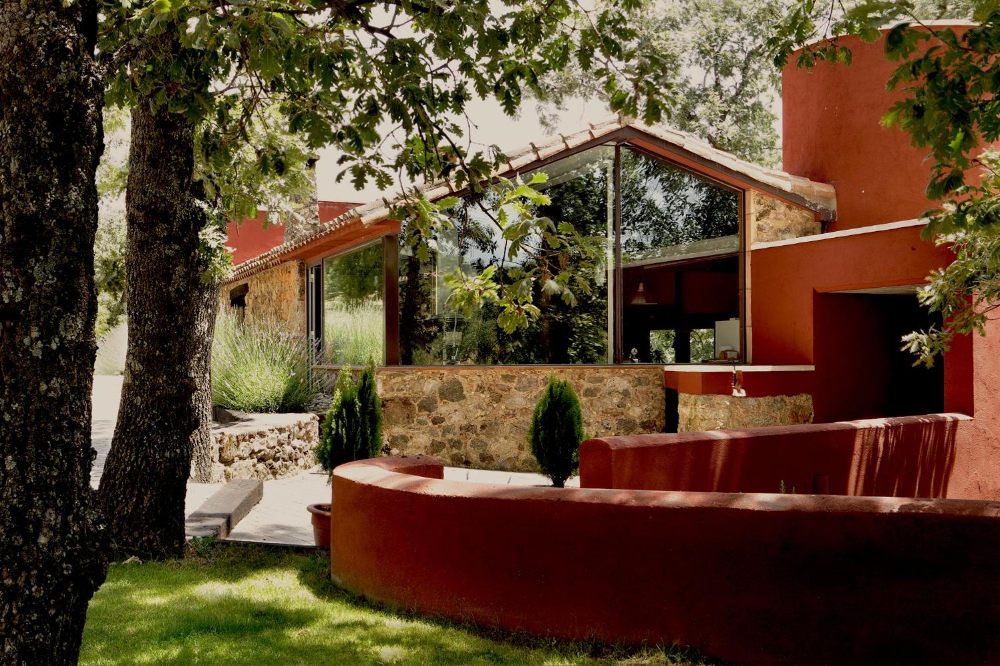 Six-Bedroom House photo 2