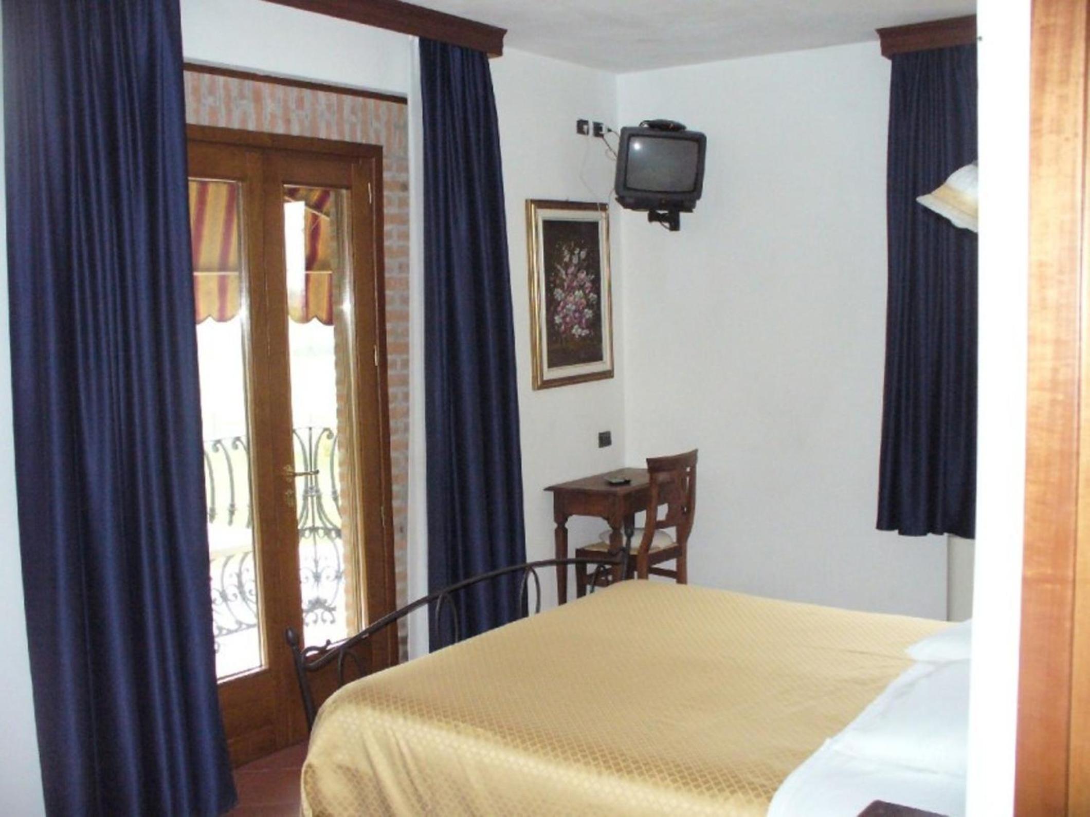 Double Room with Balcony photo 2