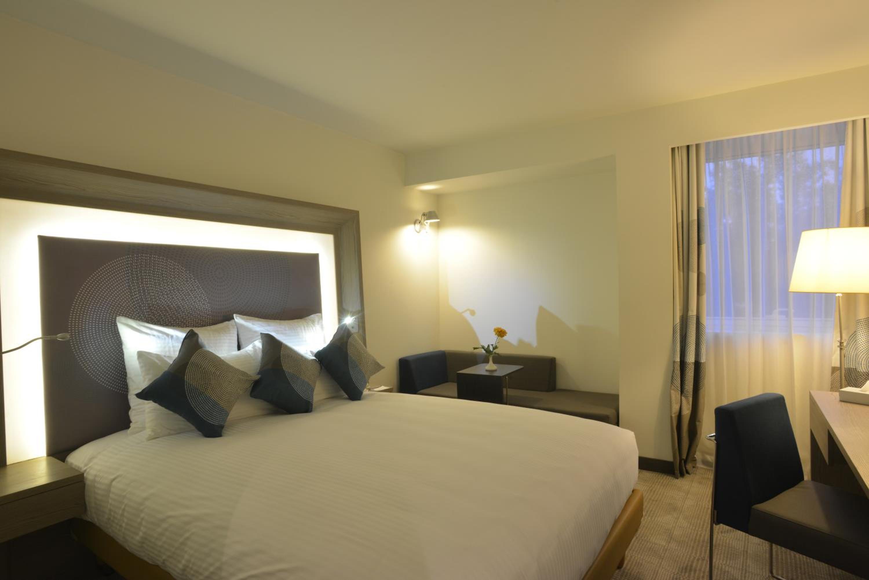 Superior Double Room thumbnail 5