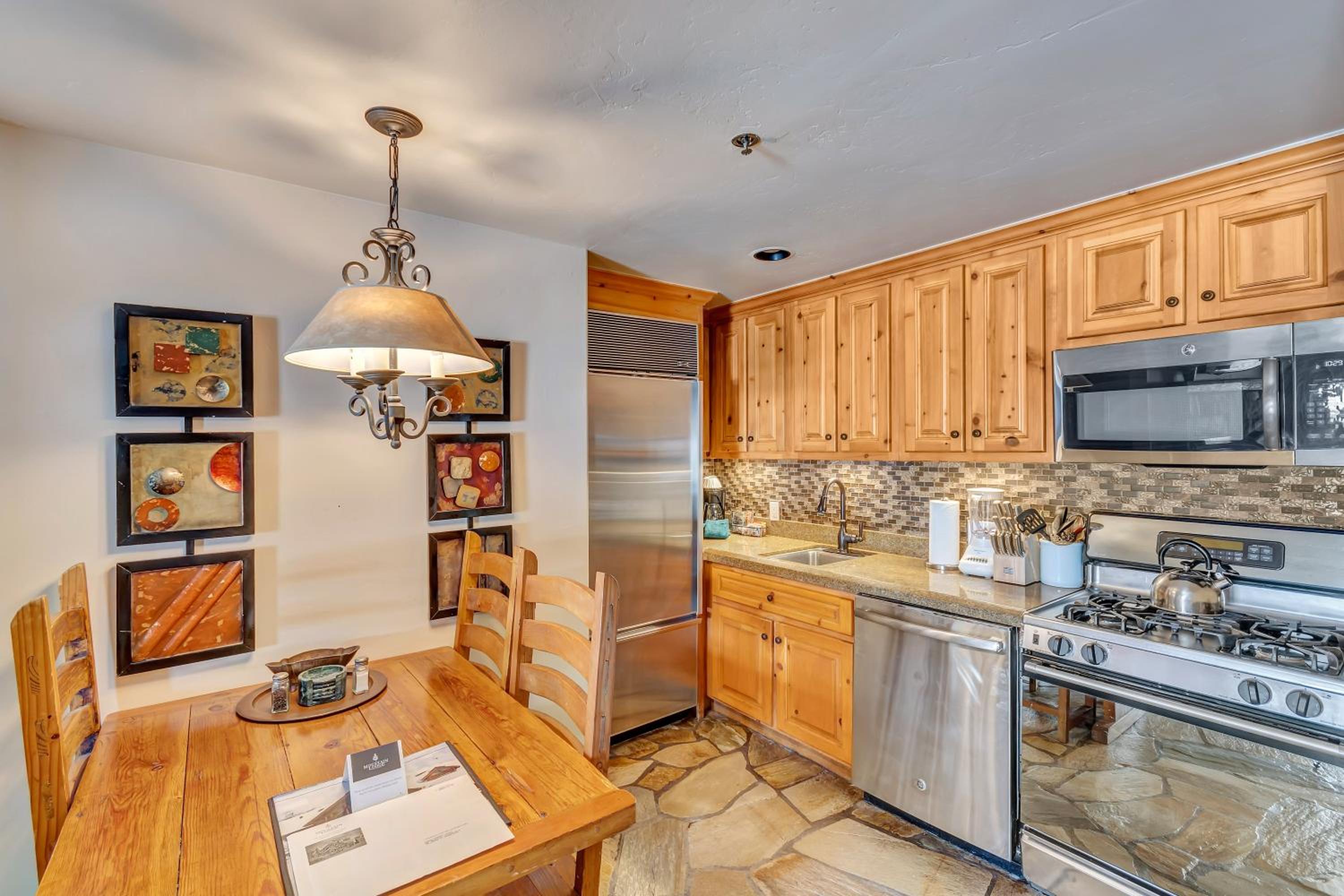 One-Bedroom Suite - Photo 4