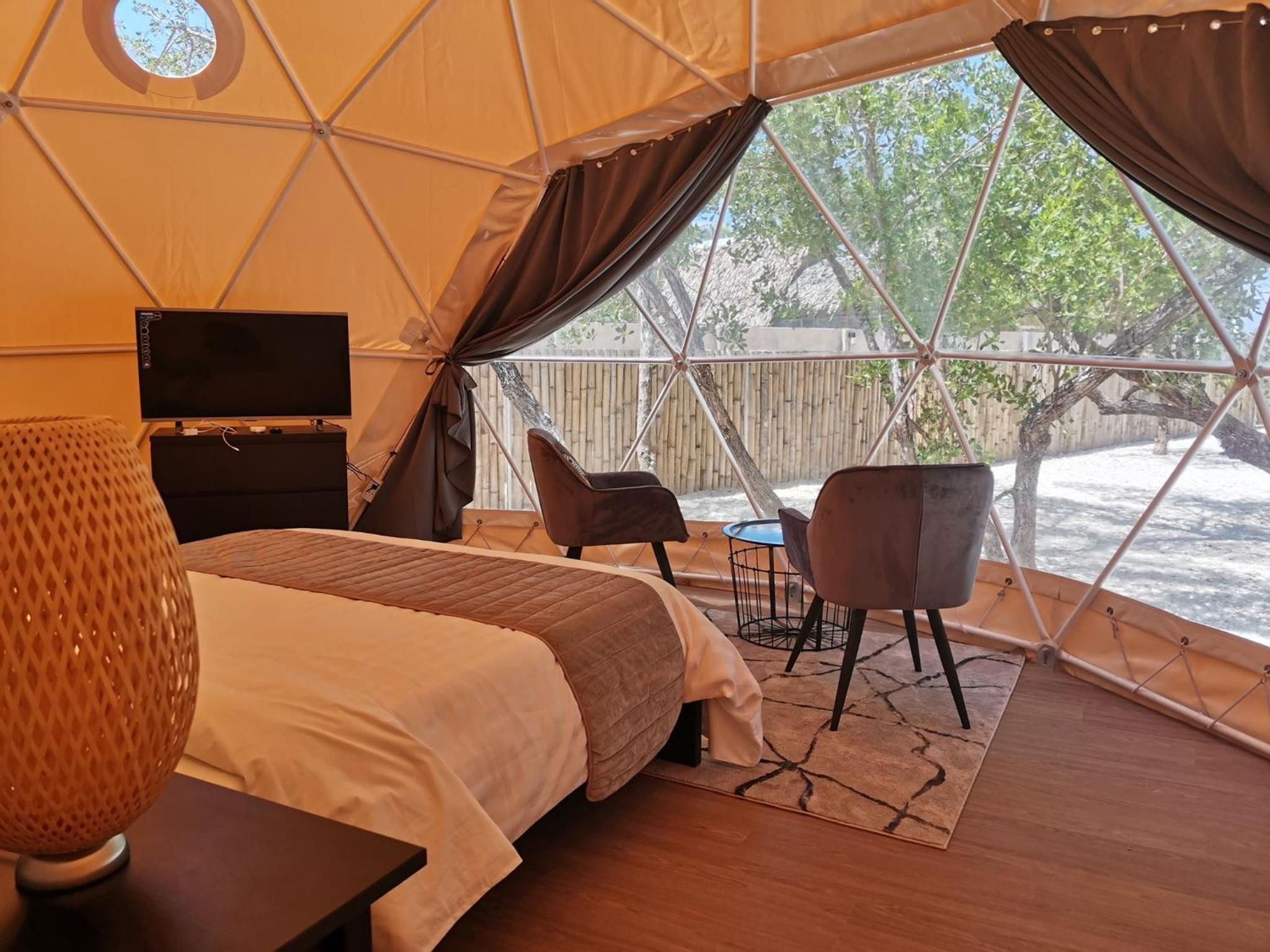 King Room with Pool View - Photo 1
