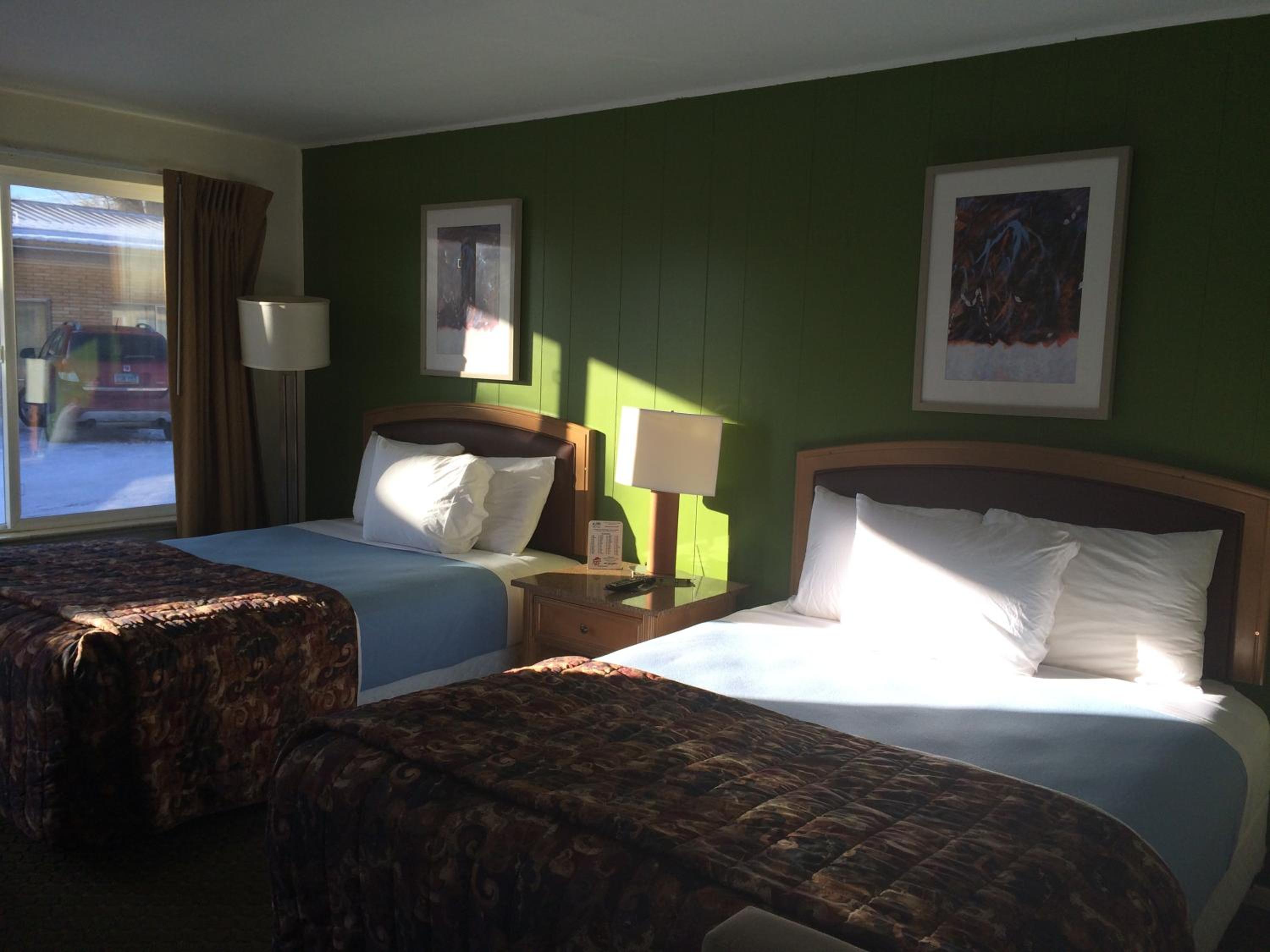 Non-Smoking Queen Room with Two Queen Beds - Photo 1