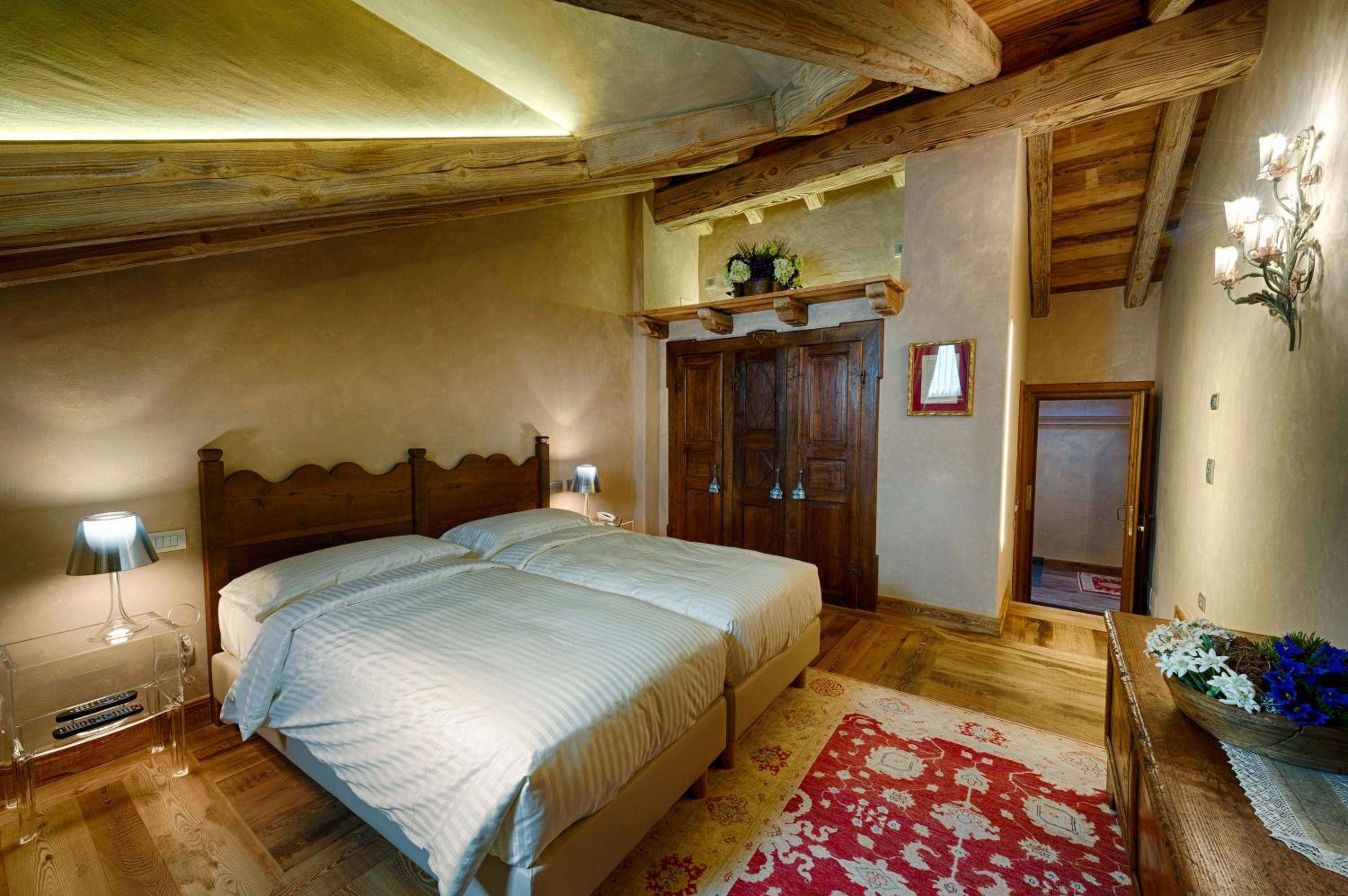 Superior Deluxe Double or Twin Room  photo 1
