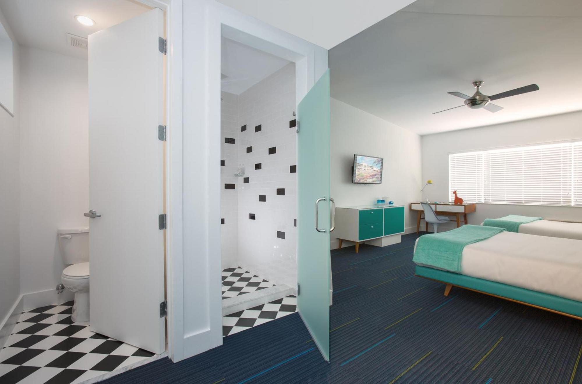 Double Room thumbnail 5