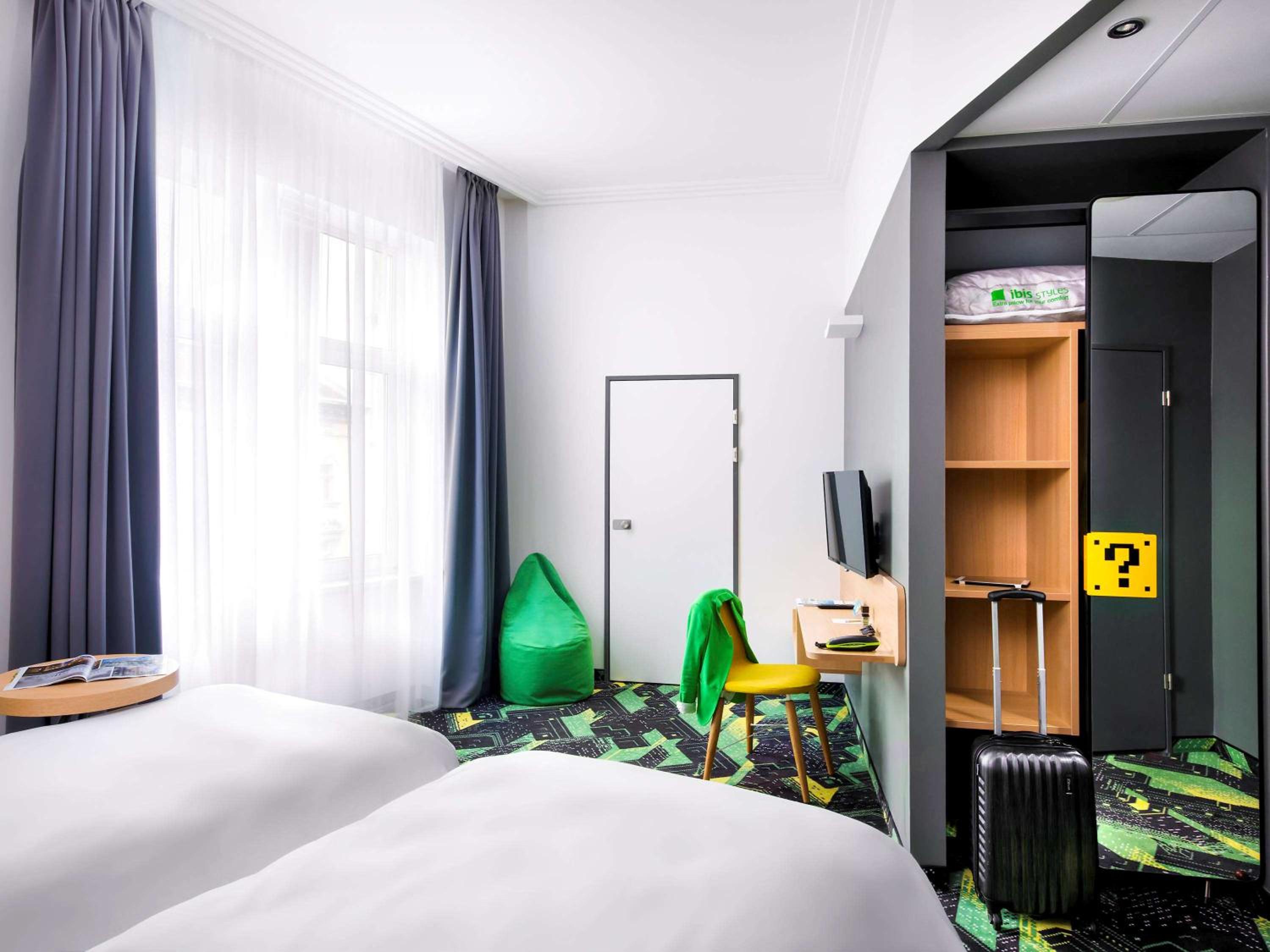 Design Room with 2 Single Beds - Photo 15