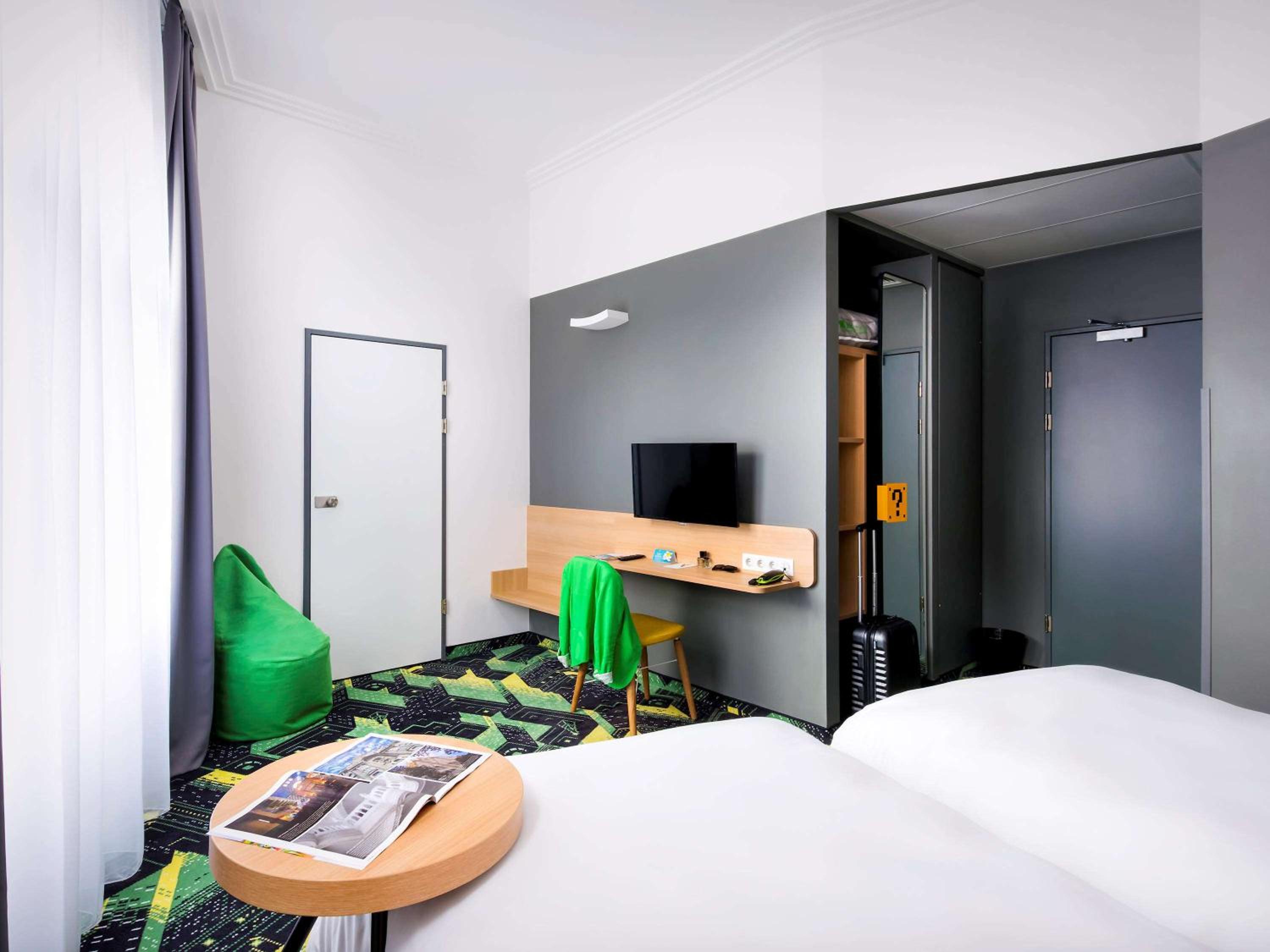 Design Room with 2 Single Beds - Photo 8
