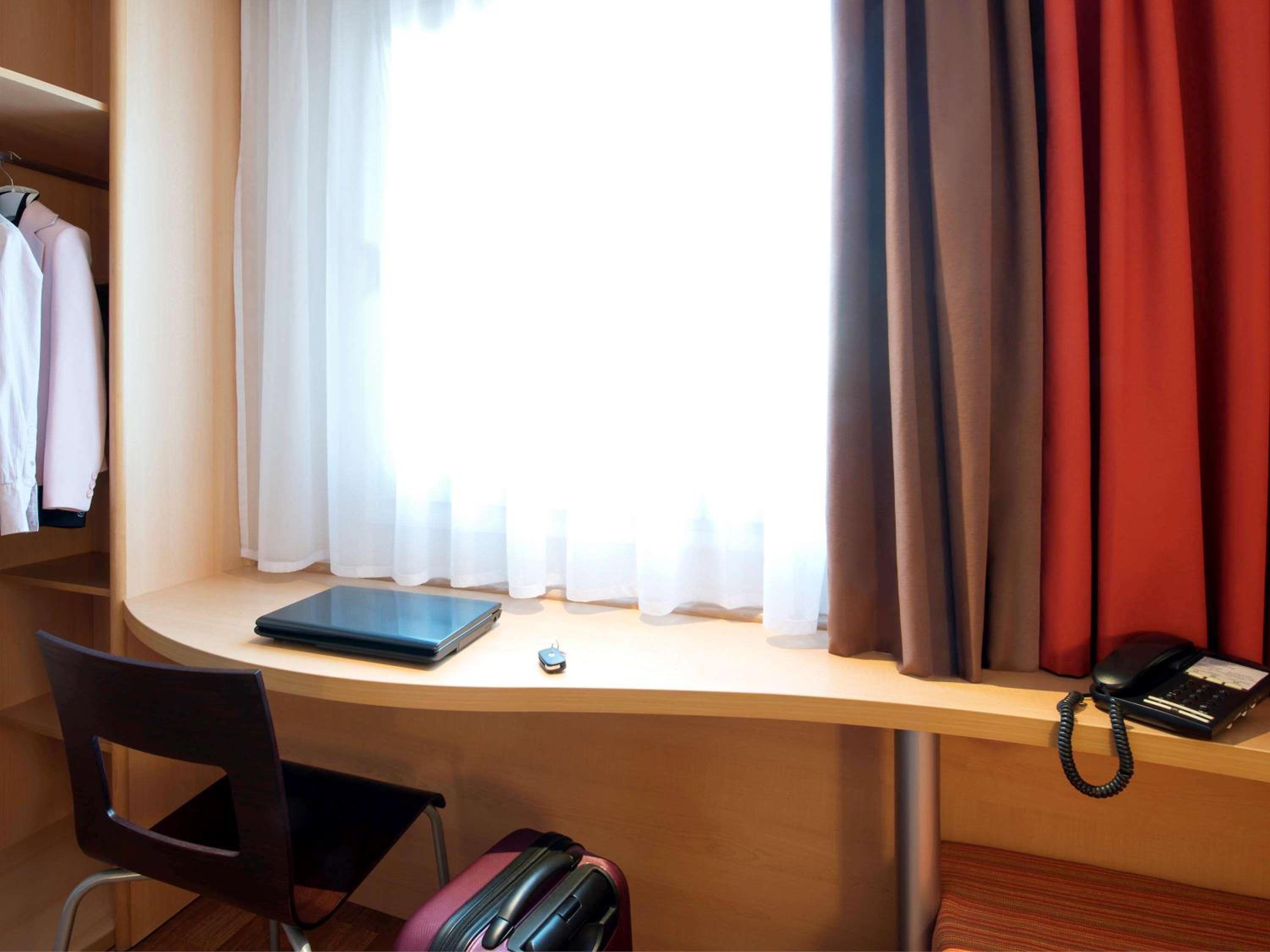 Twin Room with Extra Bed - Photo 1