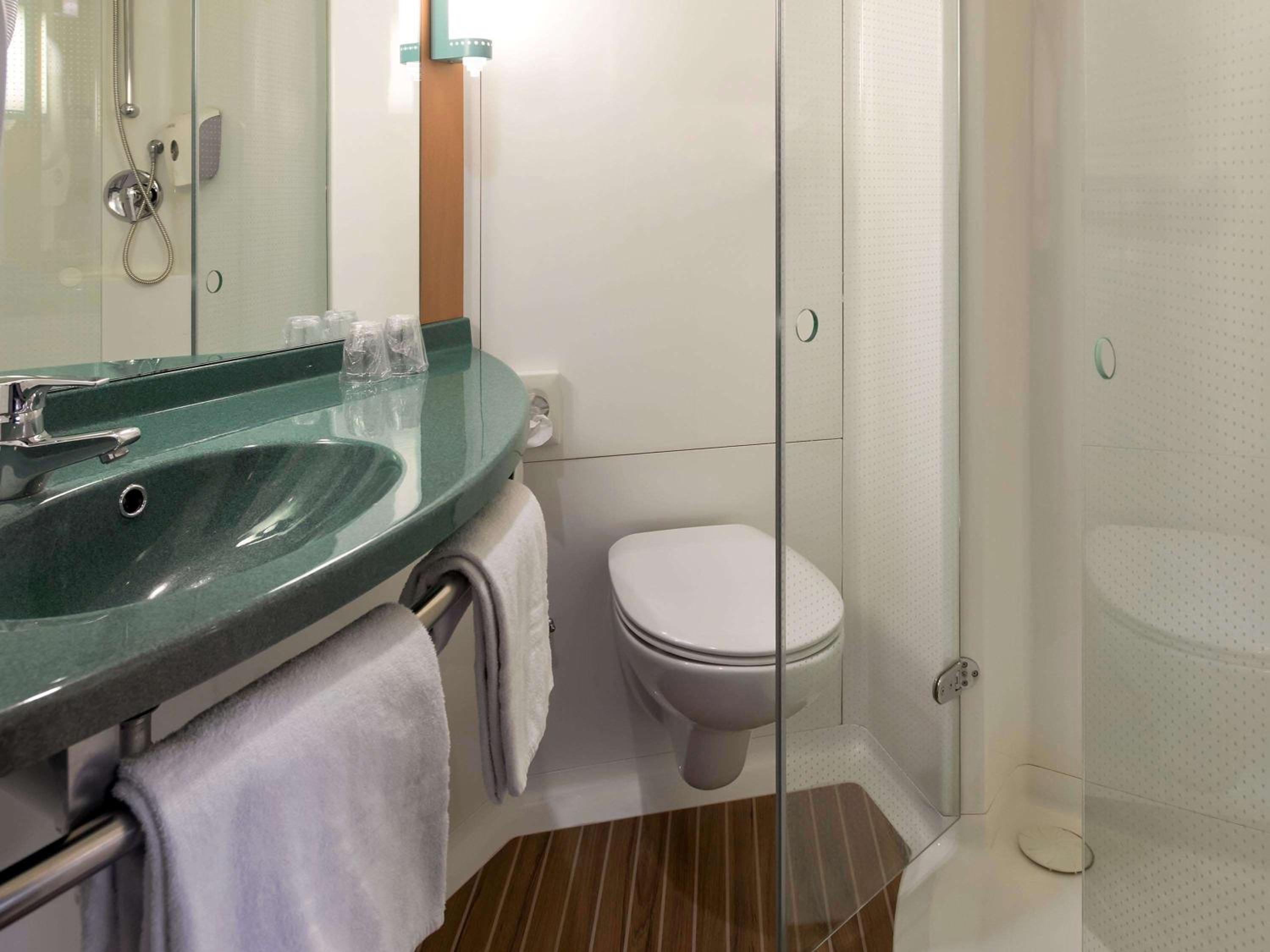 Standard Double Room - Photo 7