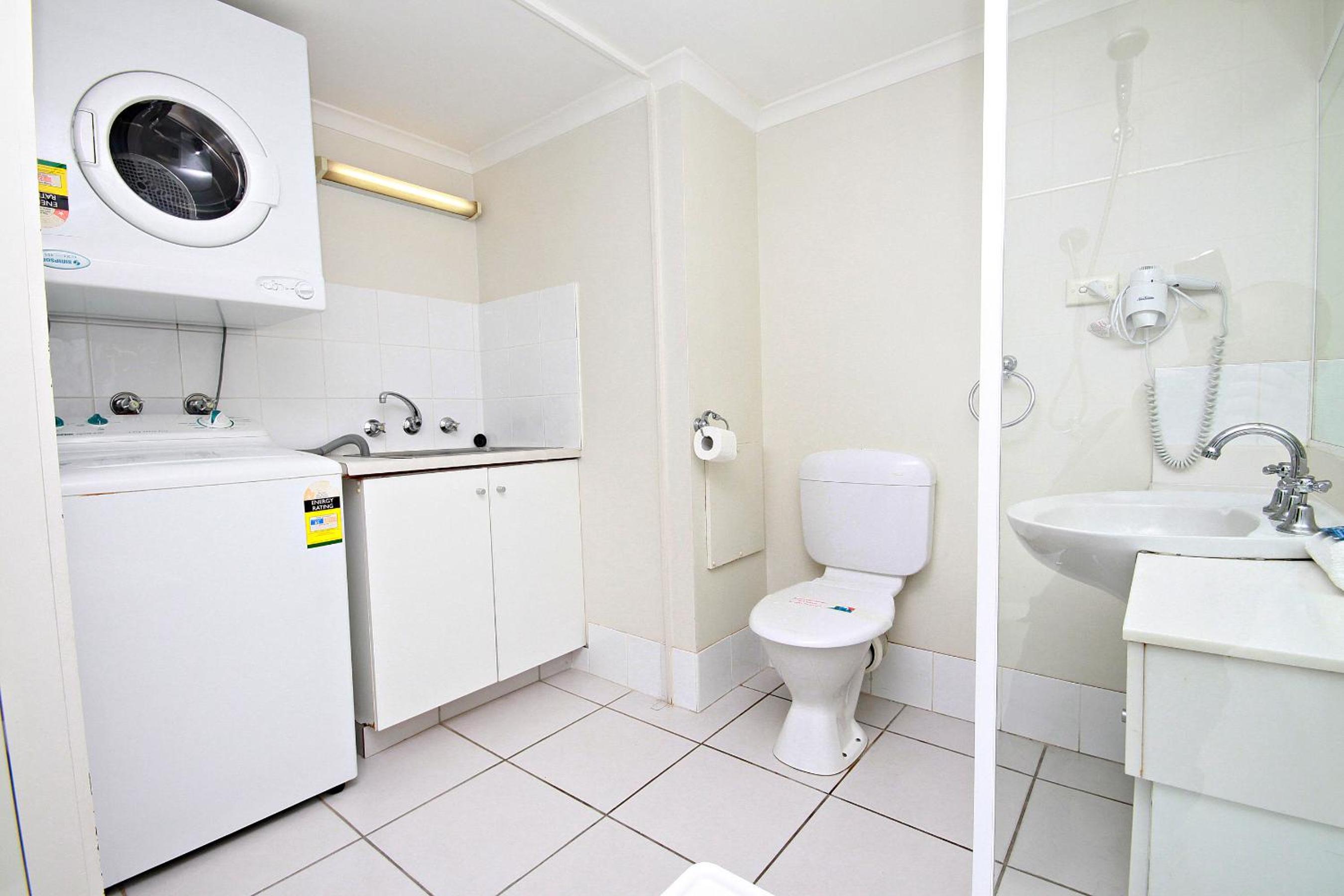 Two-Bedroom Apartment with Garden View - Photo 2