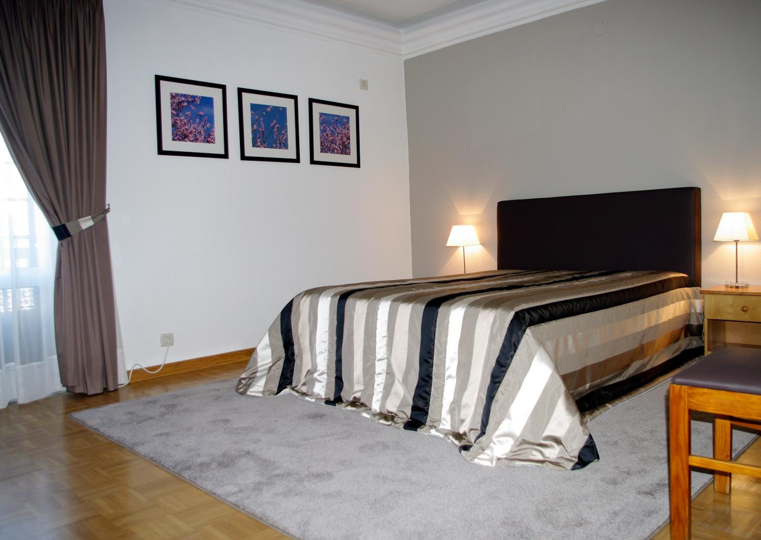Suite - Photo 1