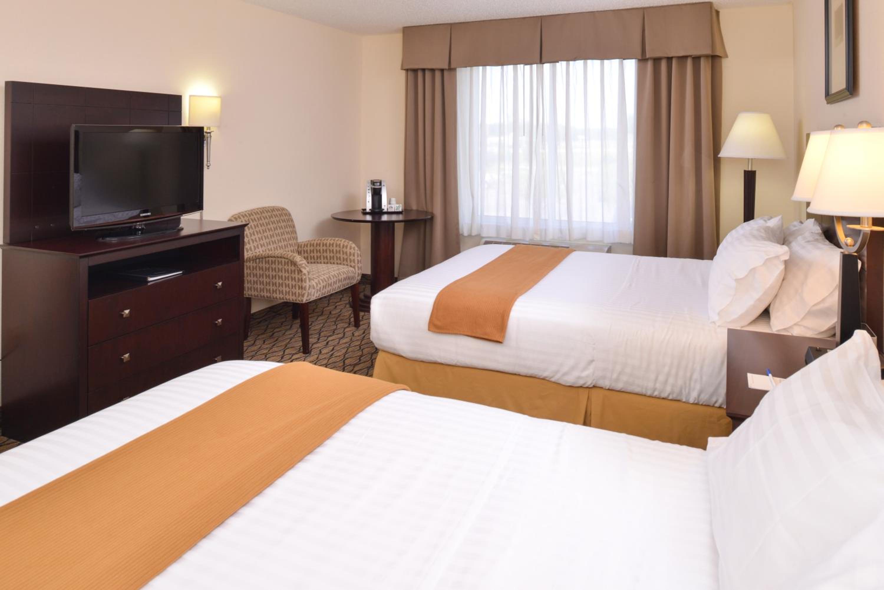 Standard Queen Room With Two Queen Beds - Photo 1